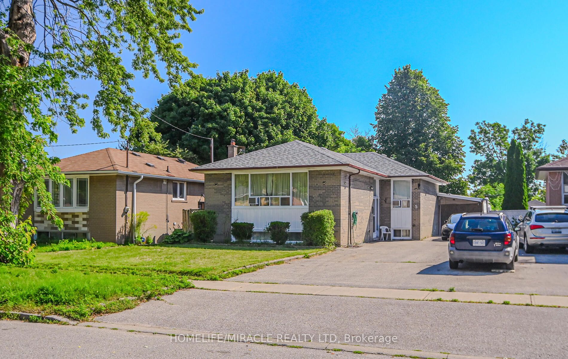 Detached house for sale at 5 Hathway Dr Toronto Ontario