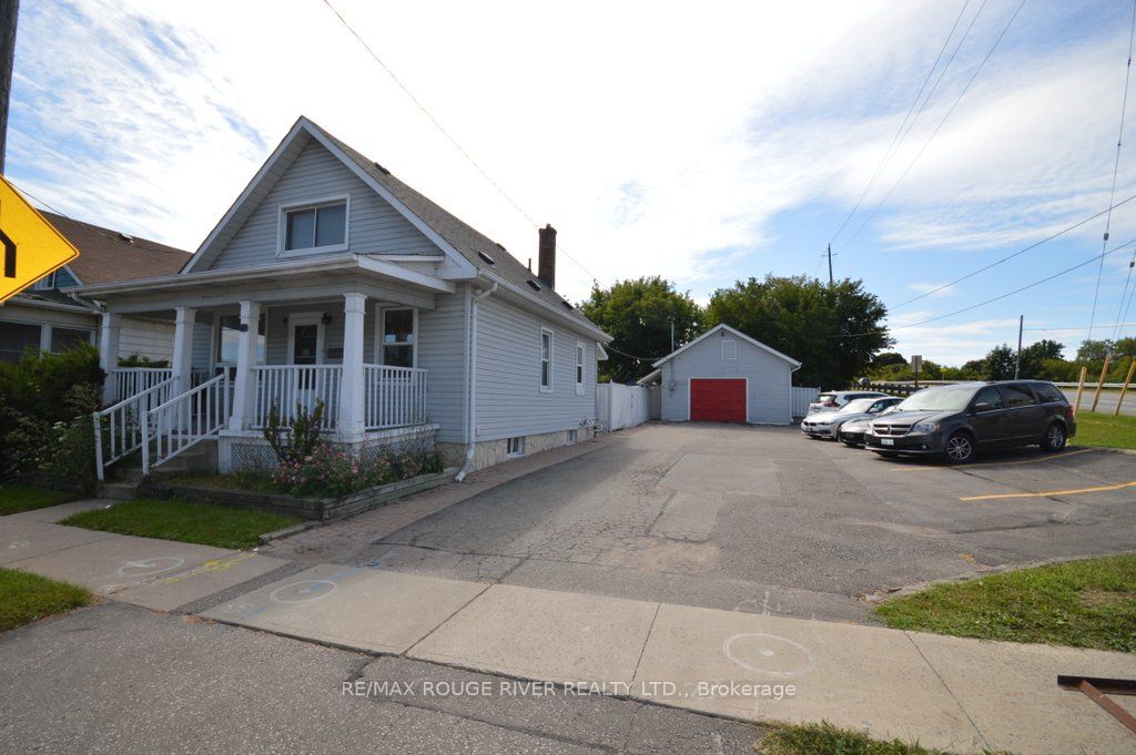 Detached house for sale at 279 Bloor St E Oshawa Ontario