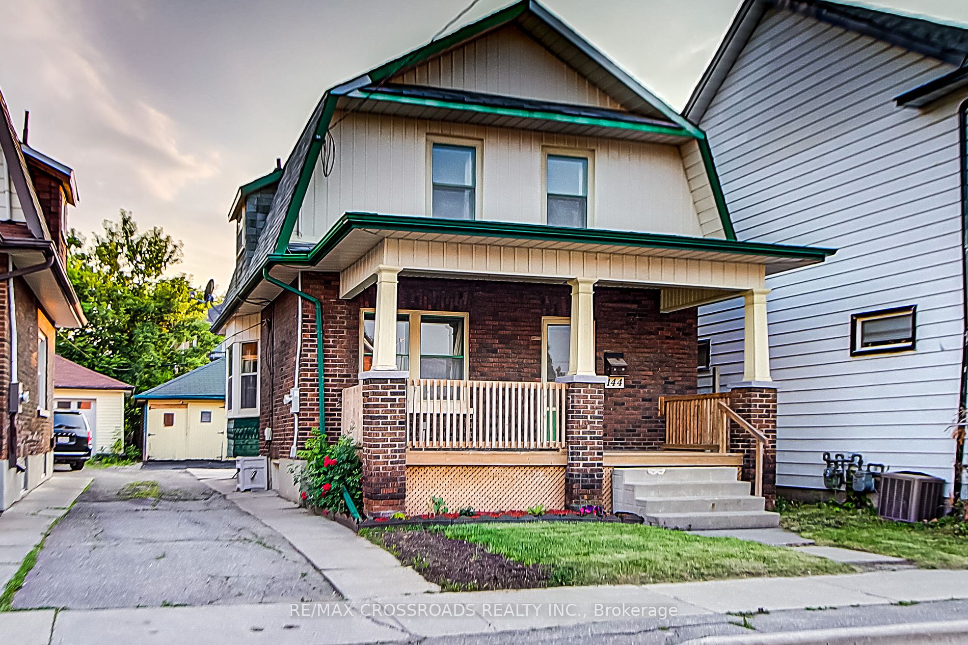 Detached house for sale at 144 Albert St Oshawa Ontario