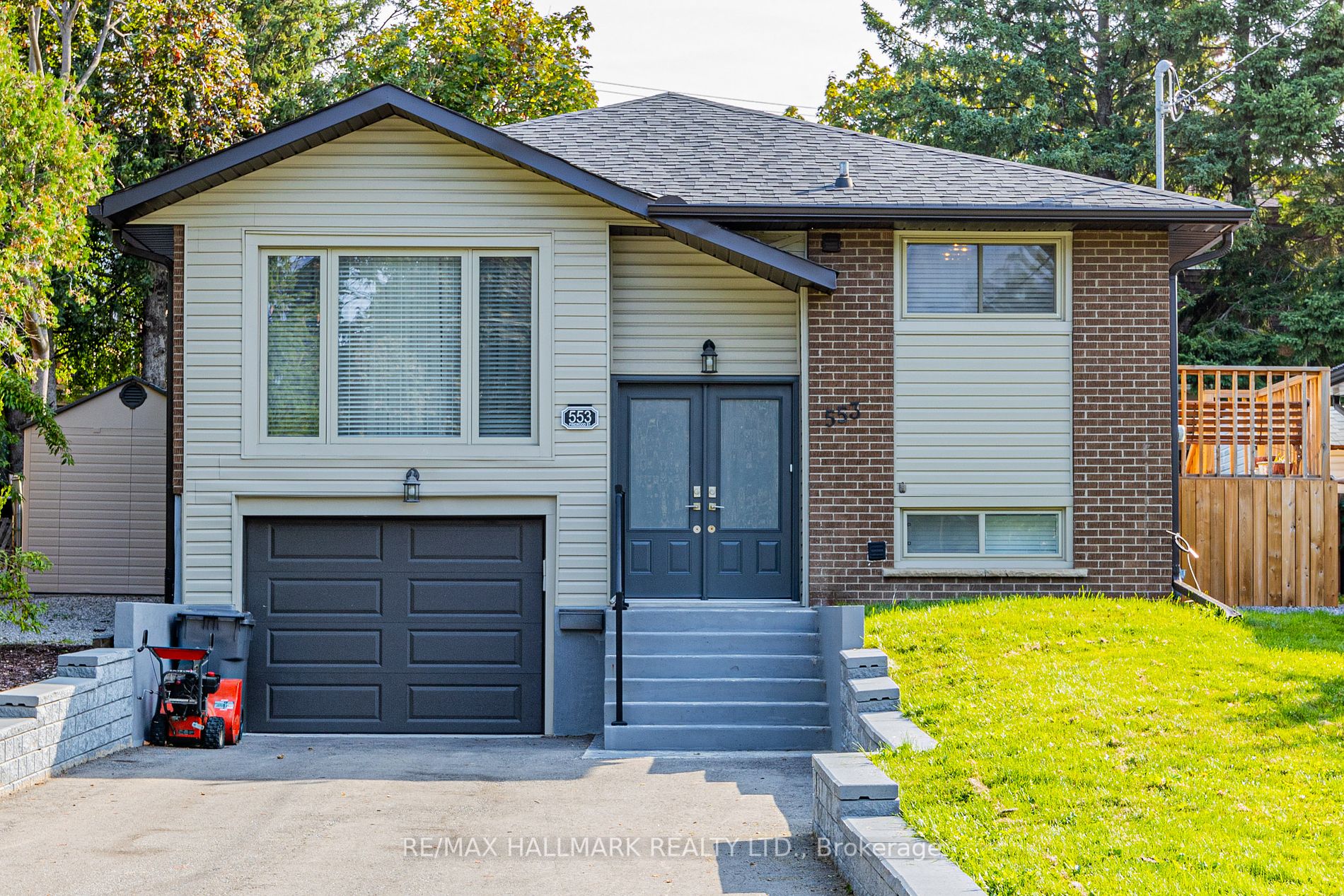 Detached house for sale at 553 Pinewood St Oshawa Ontario