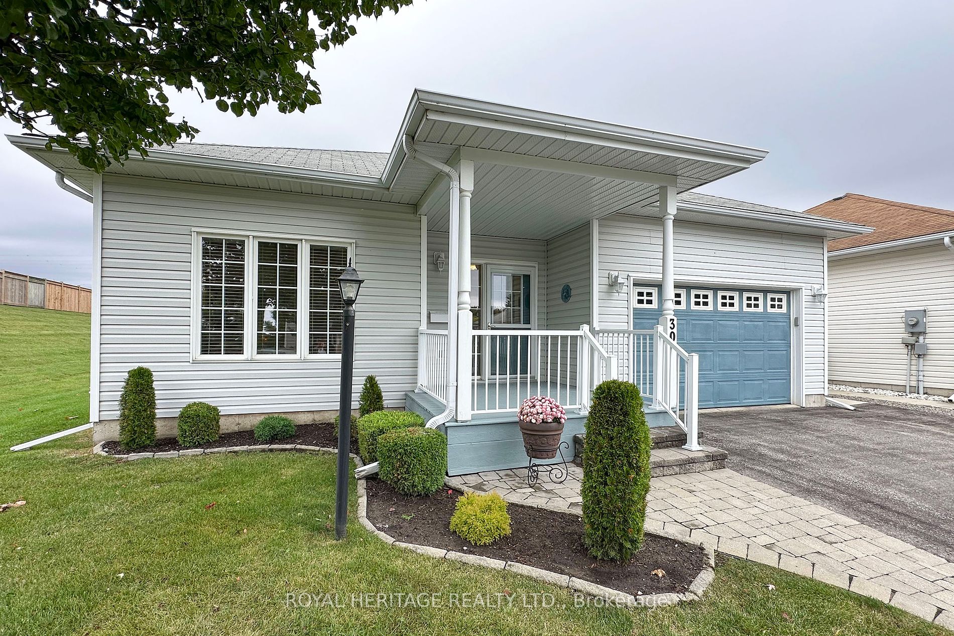 Detached house for sale at 30 Kissingbridge Lane Clarington Ontario