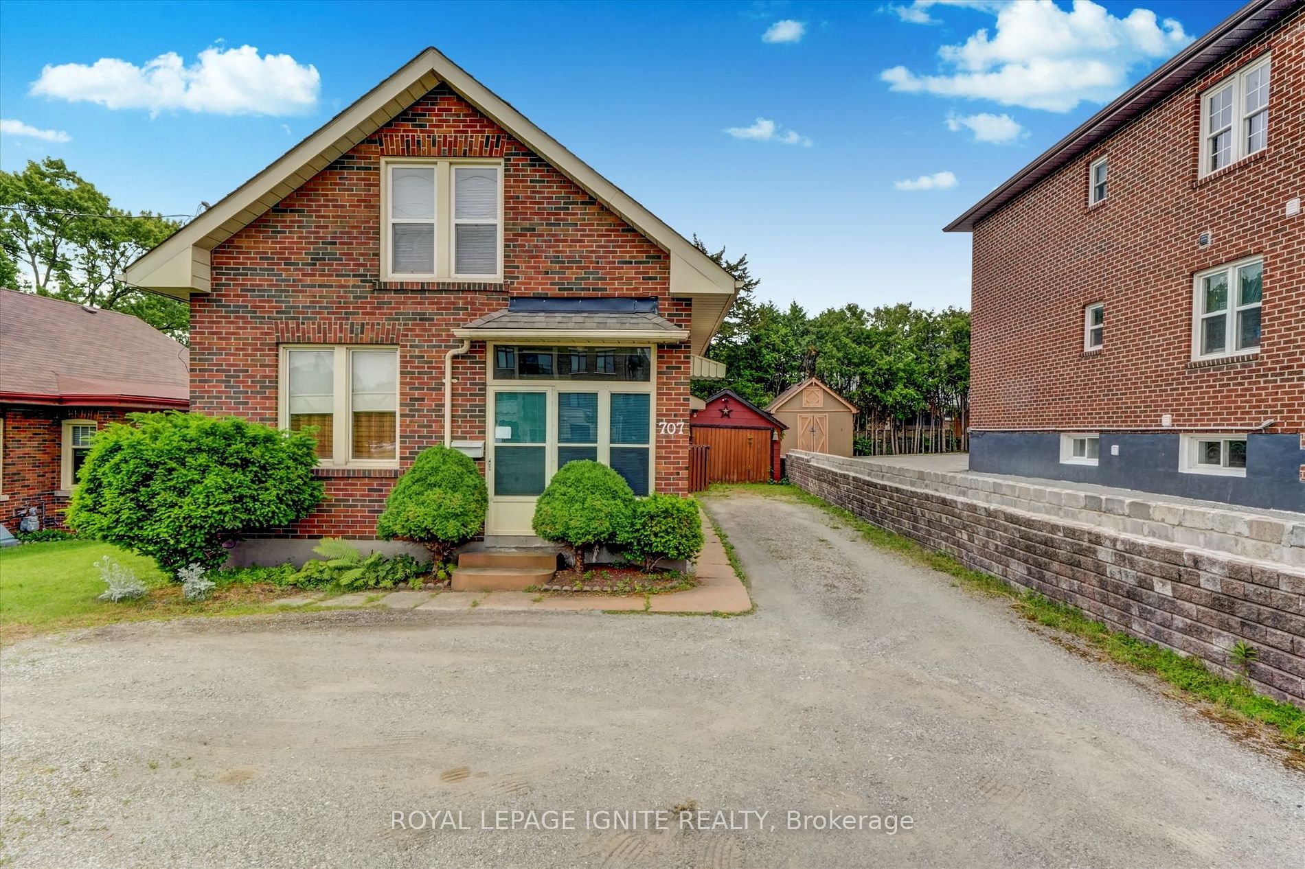 Detached house for sale at 707 King St W Oshawa Ontario