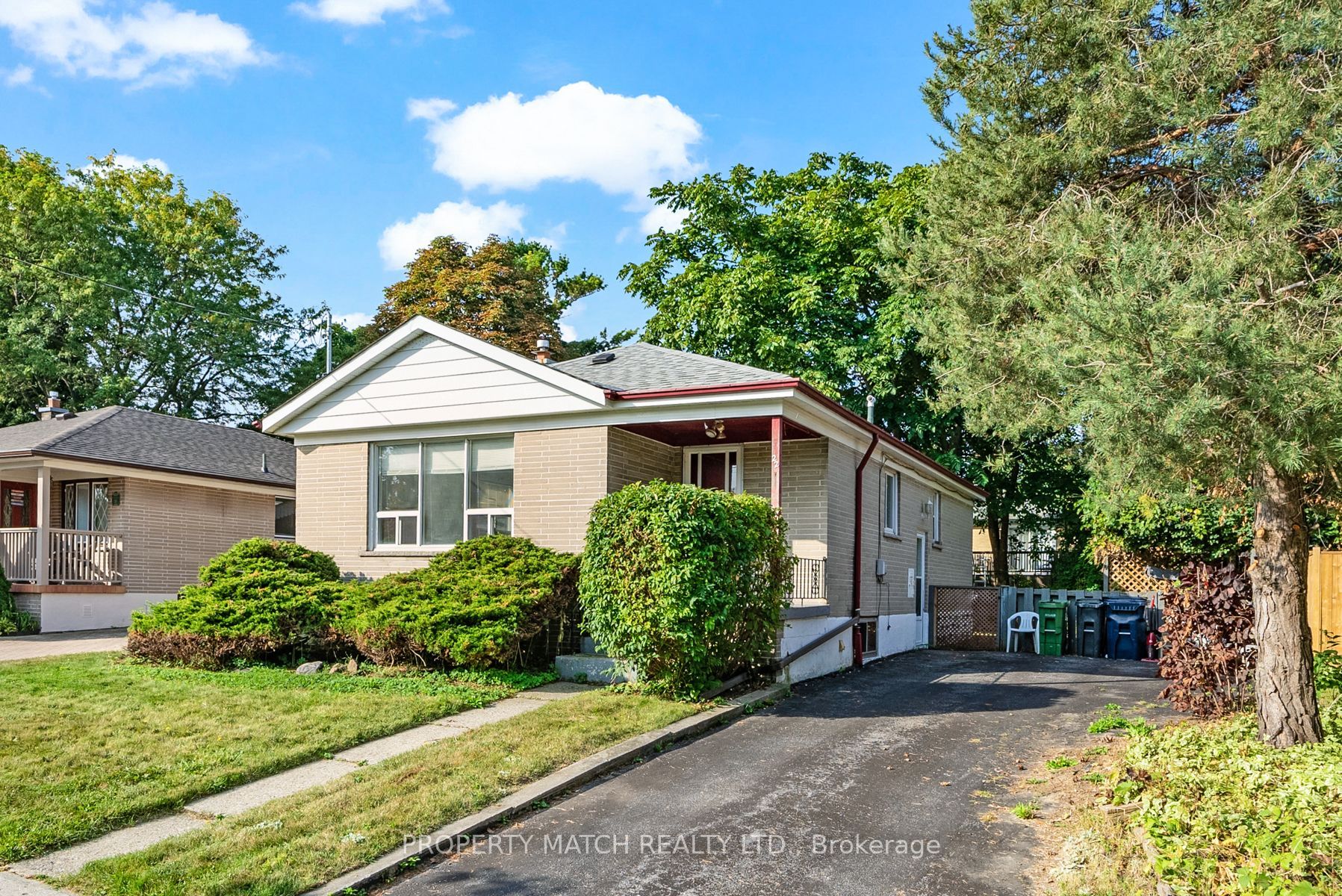 Detached house for sale at 22 Farmbrook Rd Toronto Ontario