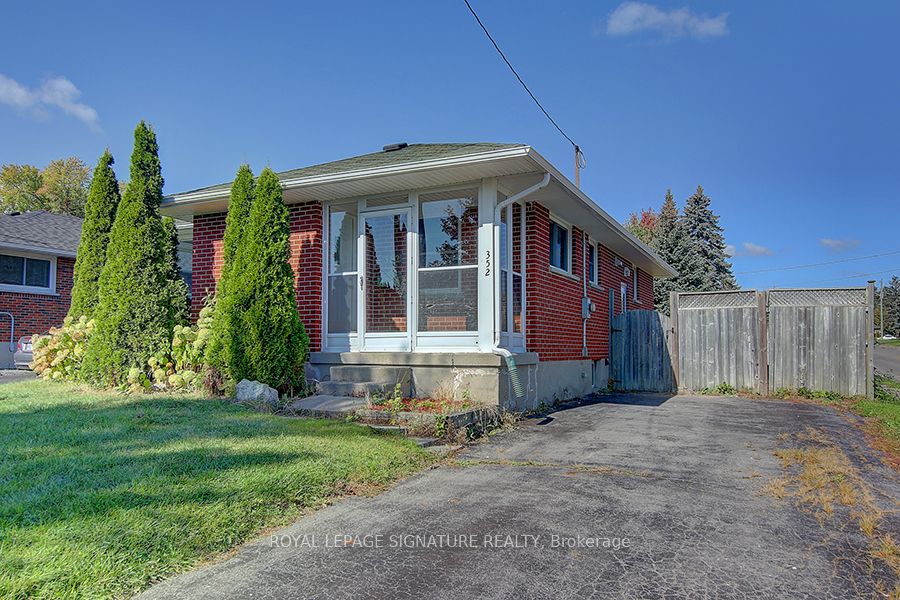 Detached house for sale at 352 Garden Crt Oshawa Ontario