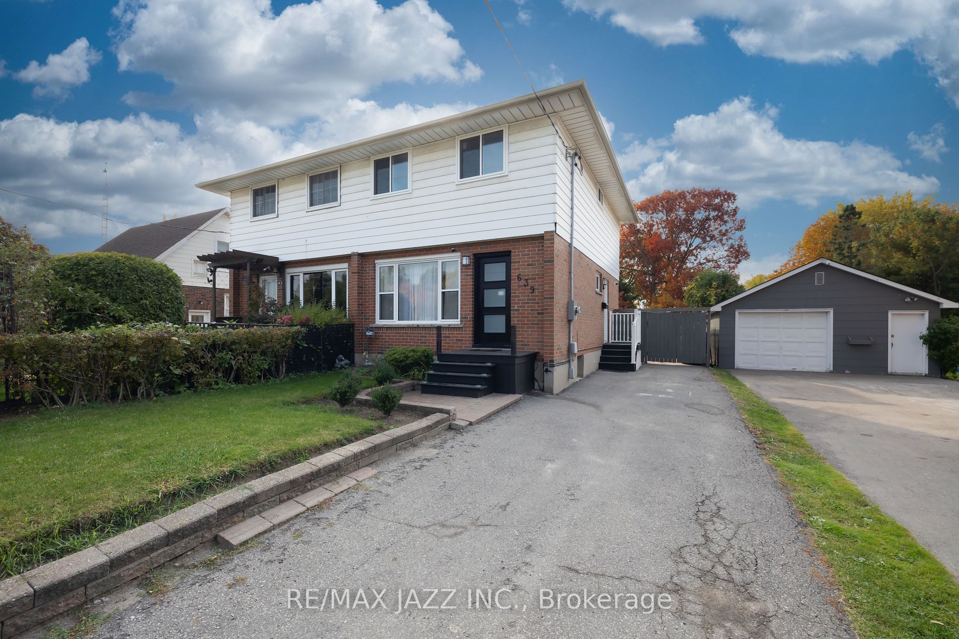 Semi-Detached house for sale at 639 Bloor St E Oshawa Ontario