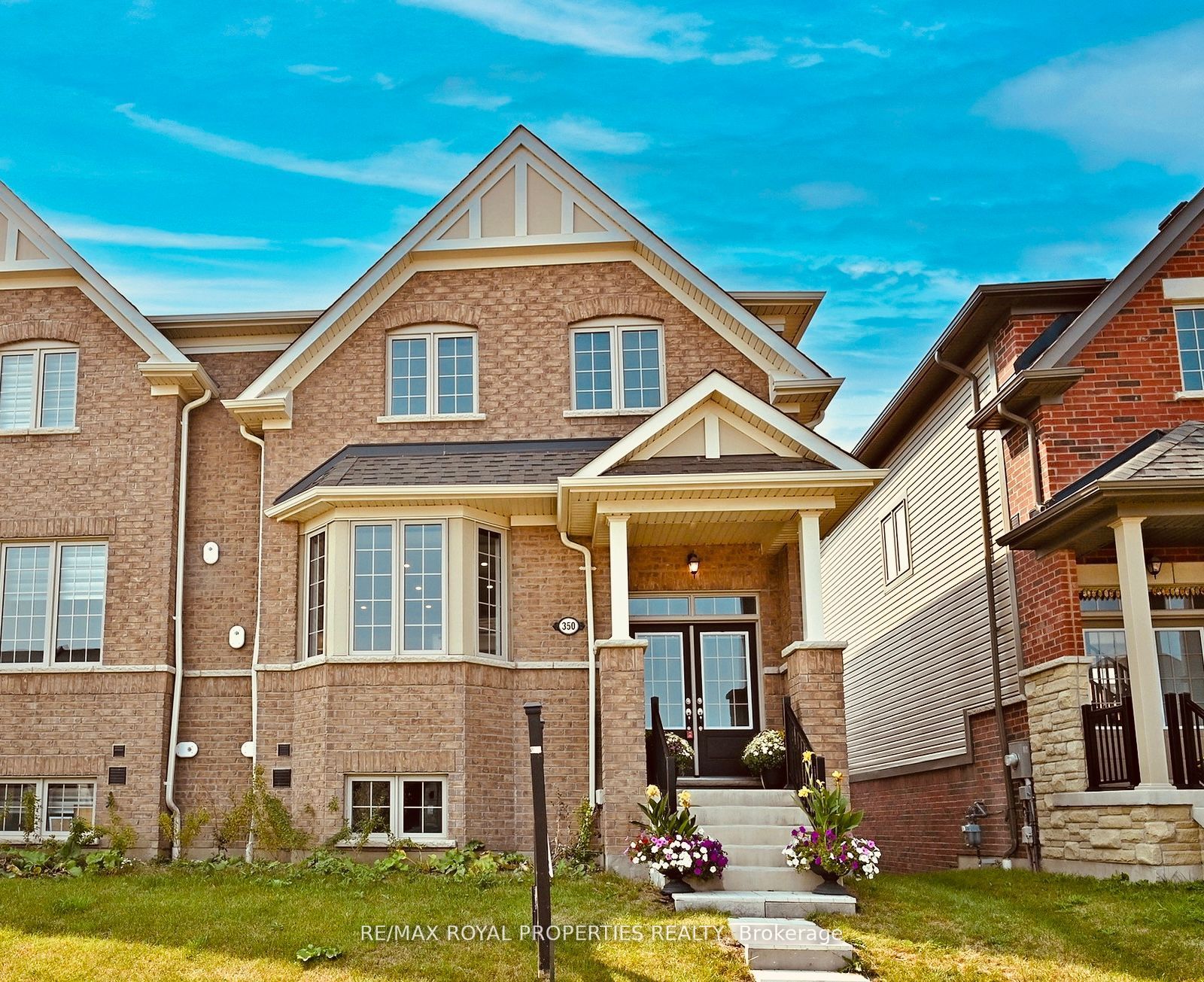 Att/Row/Twnhouse house for sale at 350 Coronation Rd Whitby Ontario