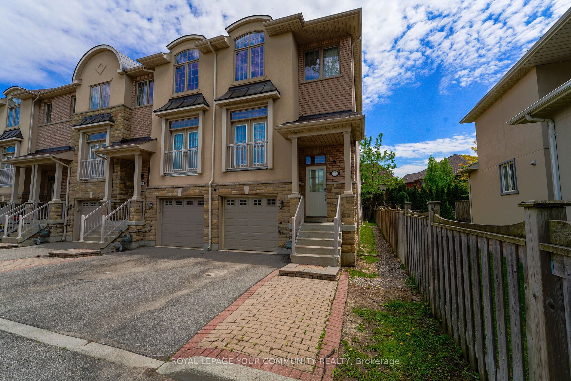 Att/Row/Twnhouse house for sale at 9205 Bathurst St Richmond Hill Ontario