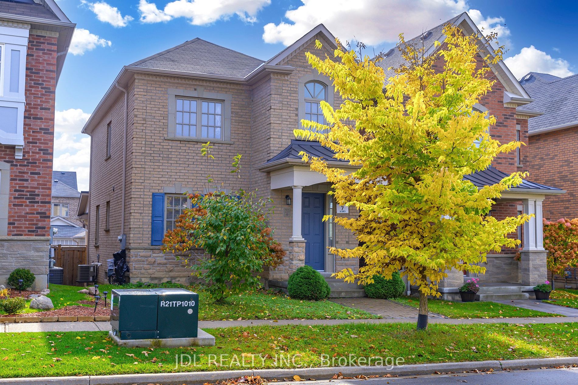 Detached house for sale at 213 Paradelle Dr Richmond Hill Ontario