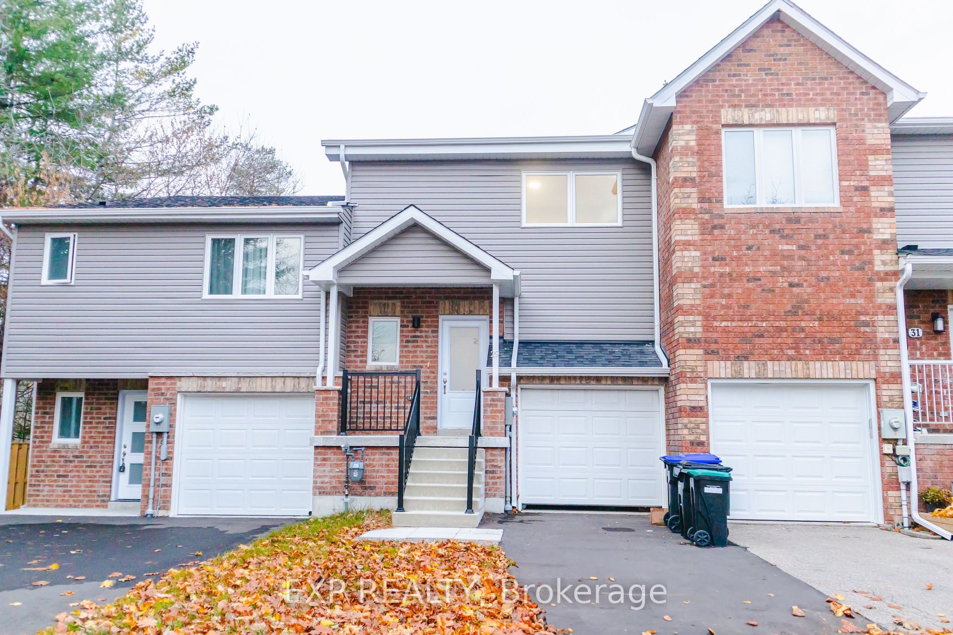 Att/Row/Twnhouse house for sale at 29 Parkside Cres Essa Ontario