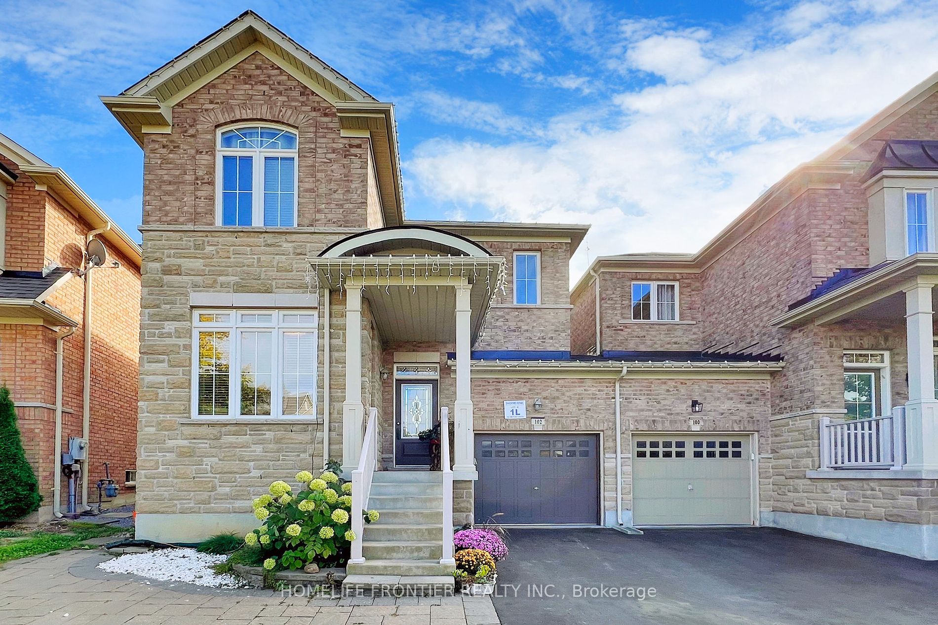 Semi-Detached house for sale at 102 Betony Dr Richmond Hill Ontario