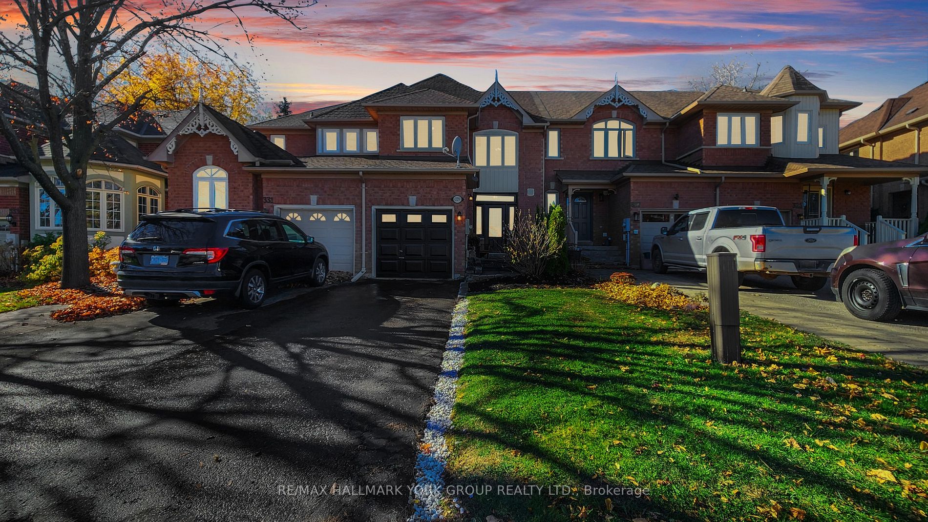 Att/Row/Twnhouse house for sale at 329 Warner Cres Newmarket Ontario