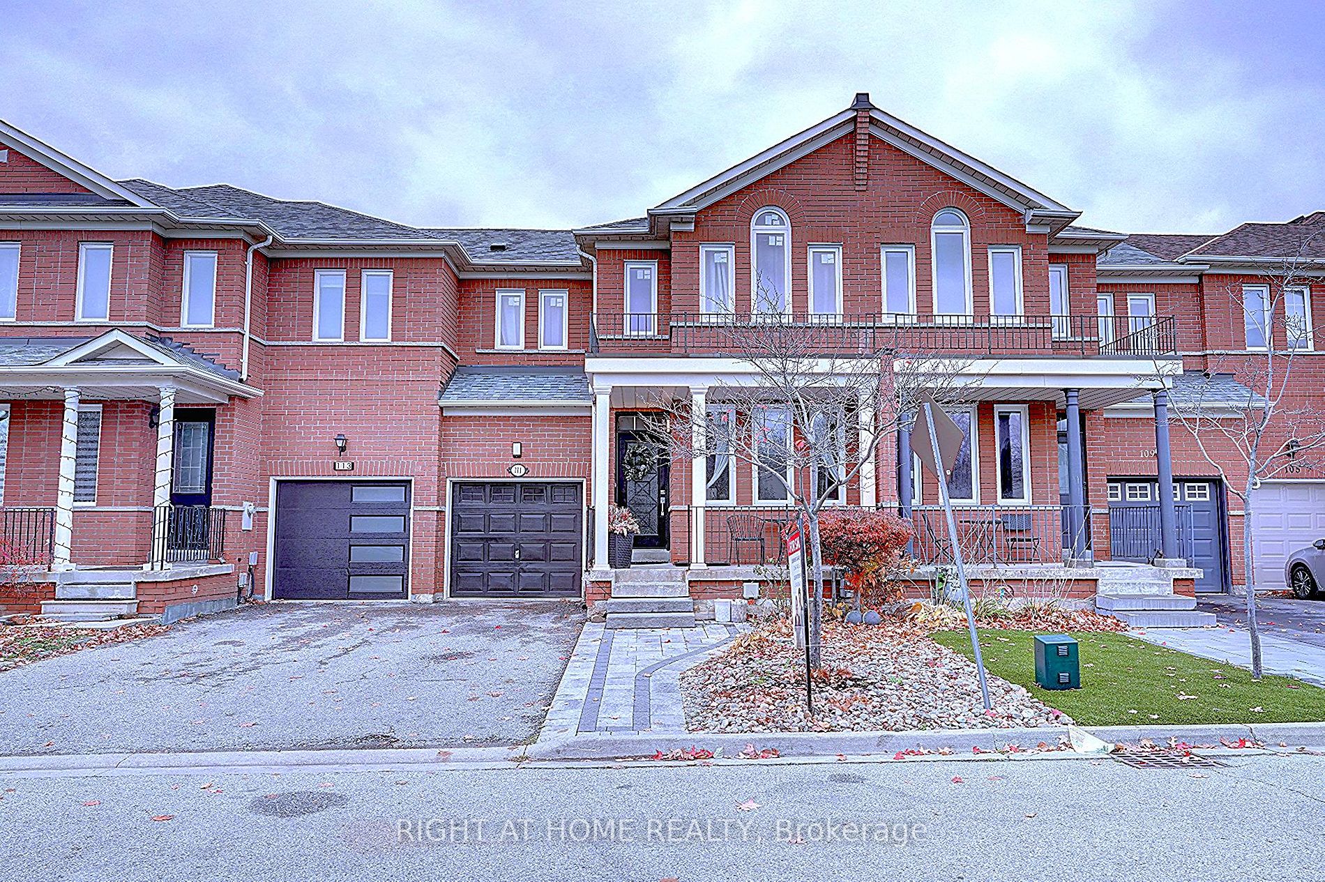 Att/Row/Twnhouse house for sale at 111 Wildberry Cres Vaughan Ontario