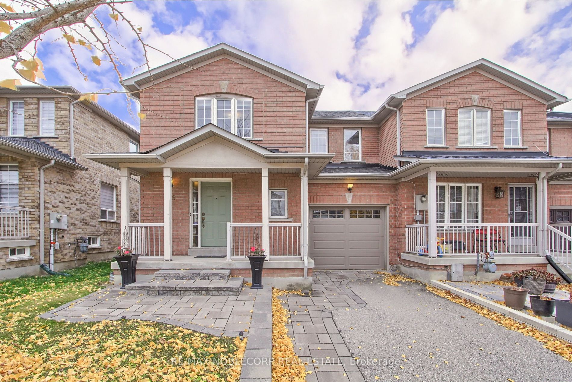 Att/Row/Twnhouse house for sale at 45 Laurelhurst Cres Vaughan Ontario