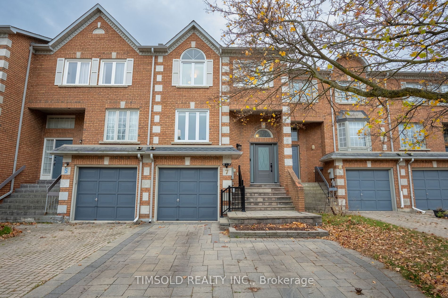 Att/Row/Twnhouse house for sale at 7 Royal Manor Cres Richmond Hill Ontario