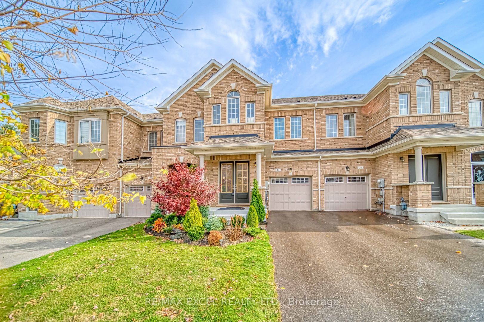 Att/Row/Twnhouse house for sale at 43 DURBLEE Ave Aurora Ontario