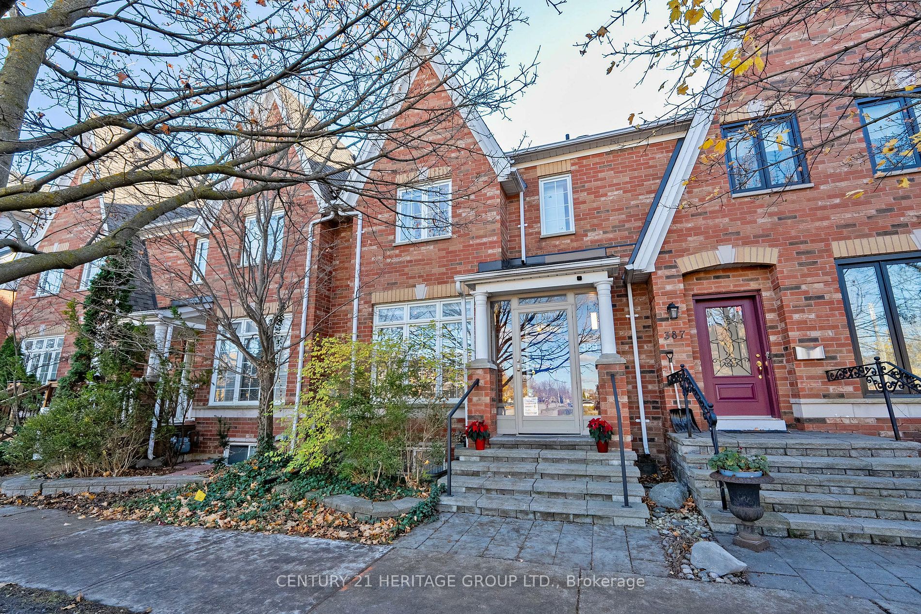 Att/Row/Twnhouse house for sale at 389 Bantry Ave Richmond Hill Ontario