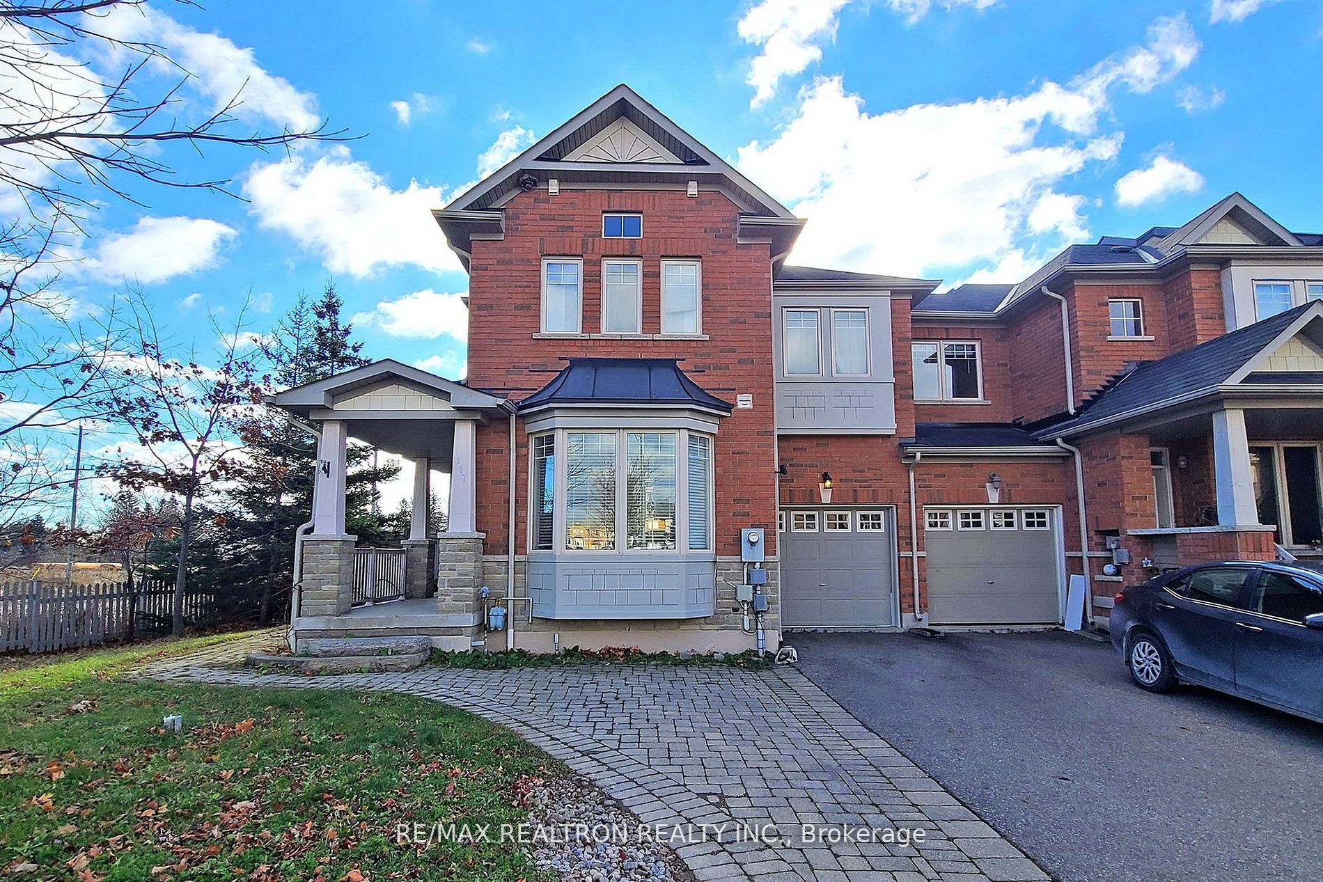 Att/Row/Twnhouse house for sale at 117 Shirrick Dr Richmond Hill Ontario