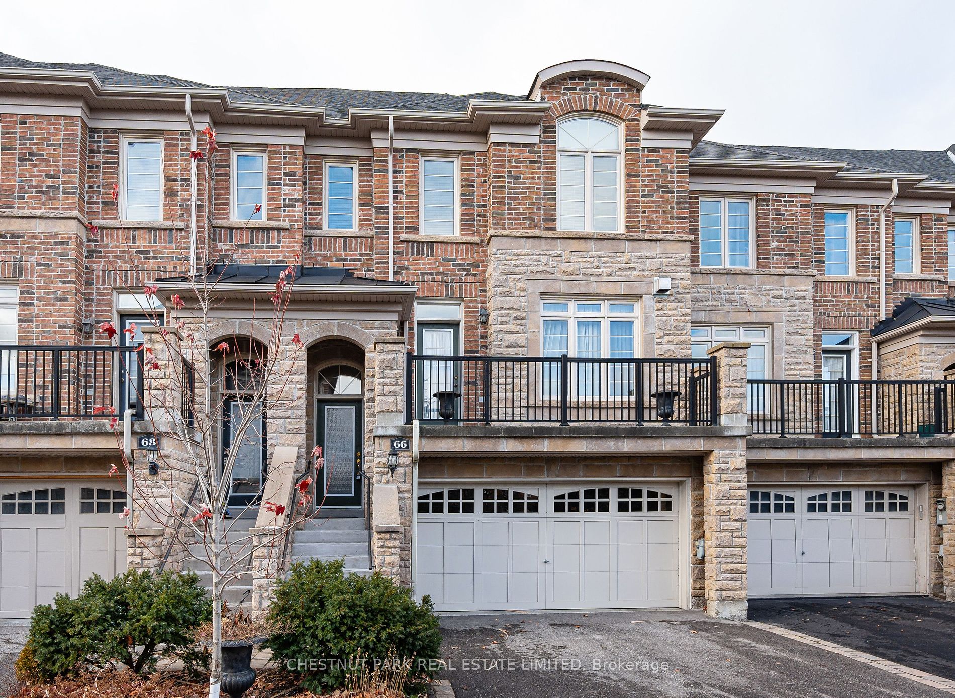 Att/Row/Twnhouse house for sale at 66 Chapman Crt Aurora Ontario