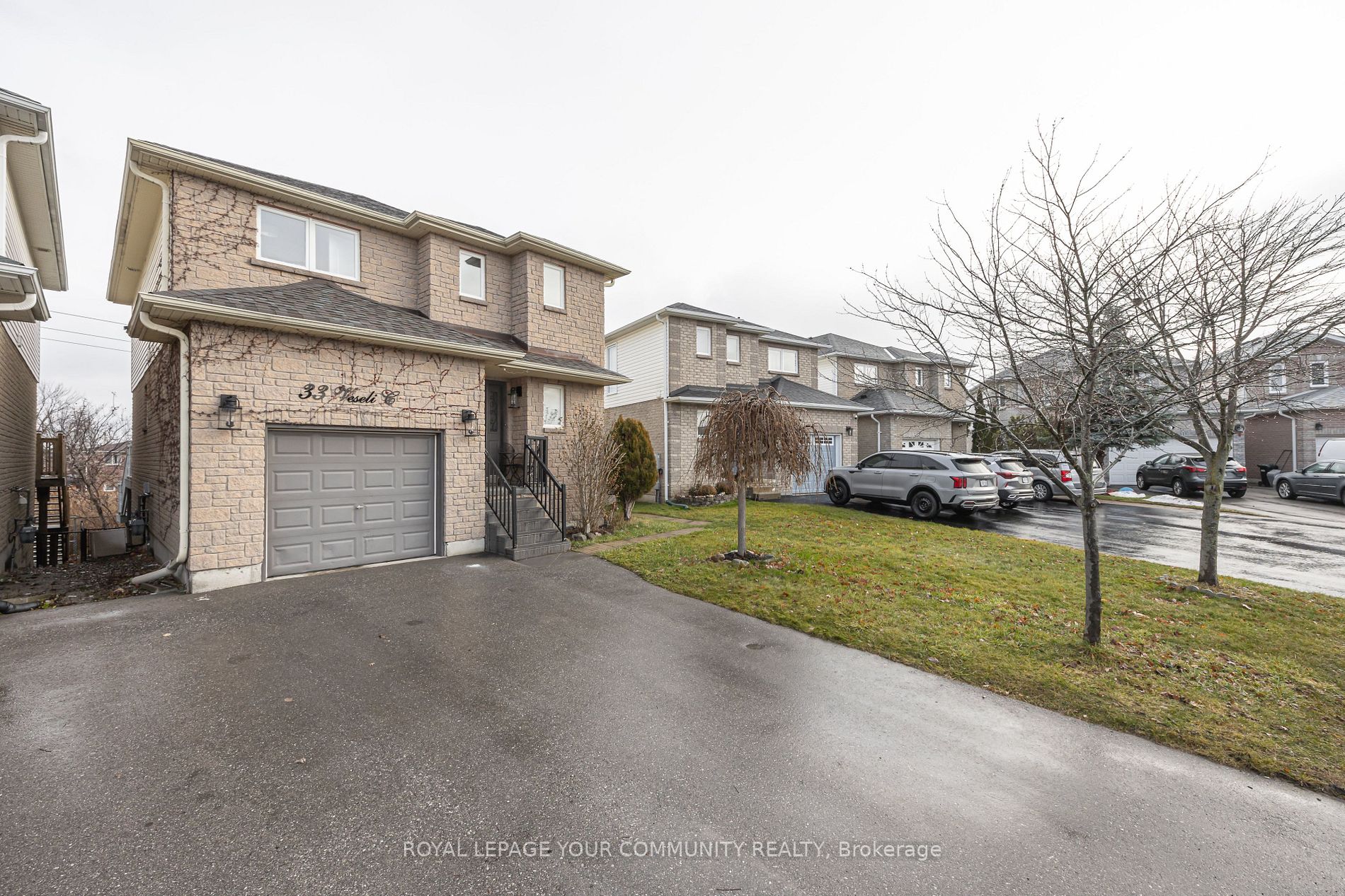 Link house for sale at 33 Veseli Crt Bradford West Gwillimbury Ontario