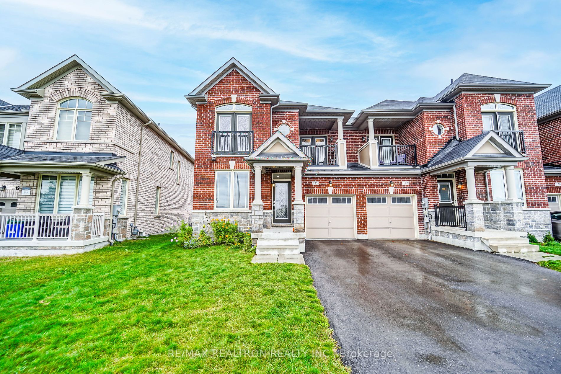 Att/Row/Twnhouse house for sale at 125 Jim Mortson Dr East Gwillimbury Ontario