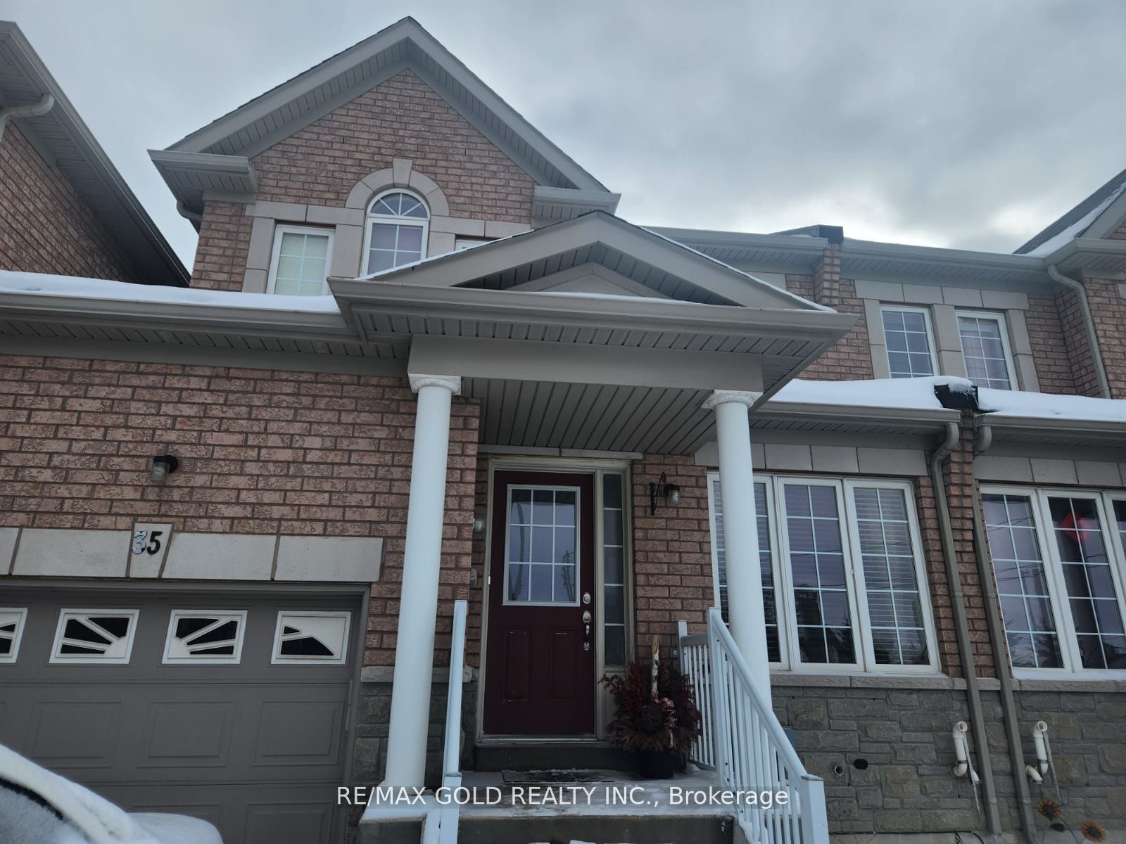 Att/Row/Twnhouse house for sale at 35 Westcliffe Cres Richmond Hill Ontario