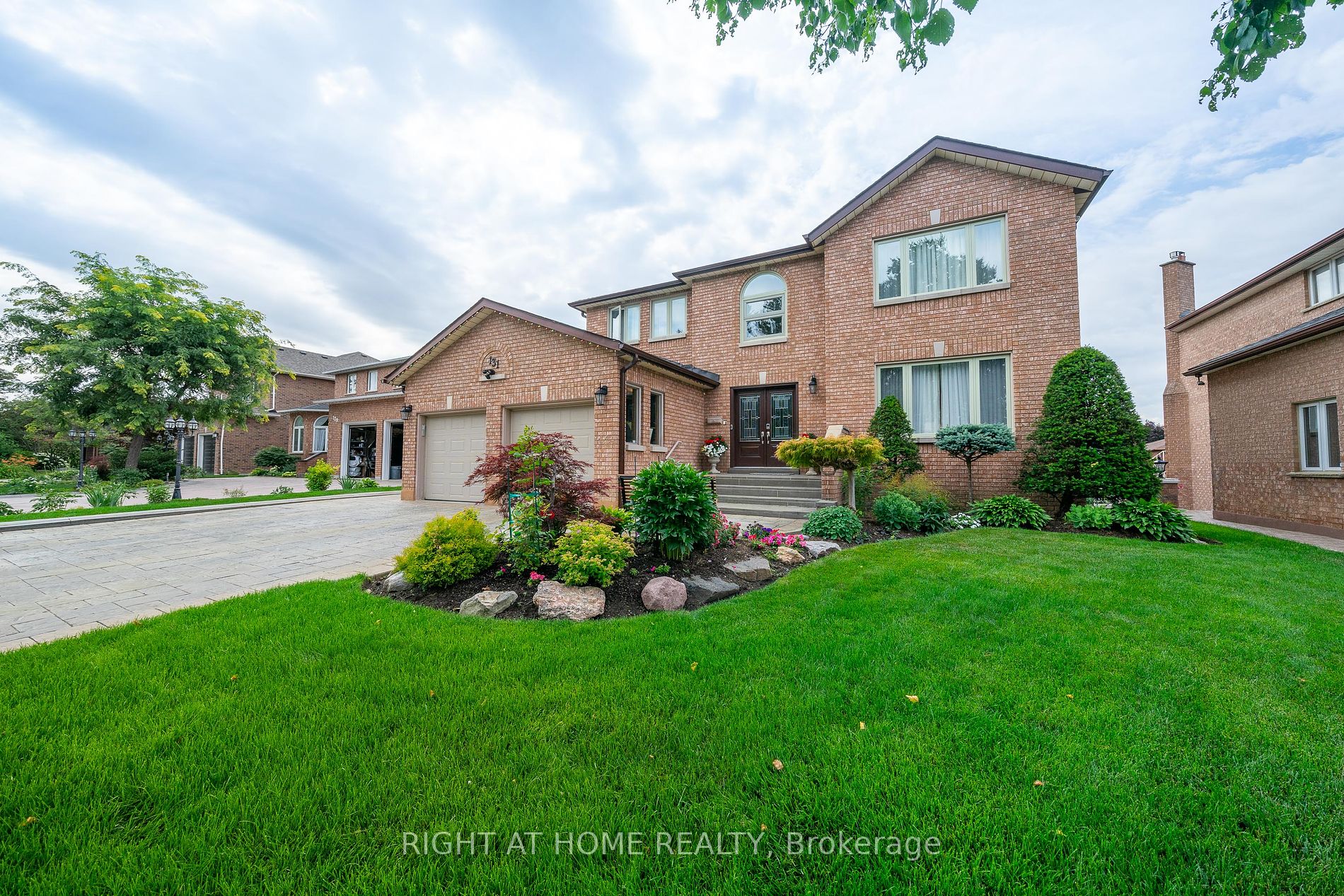 Detached house for sale at 131 Pemberton Rd Richmond Hill Ontario