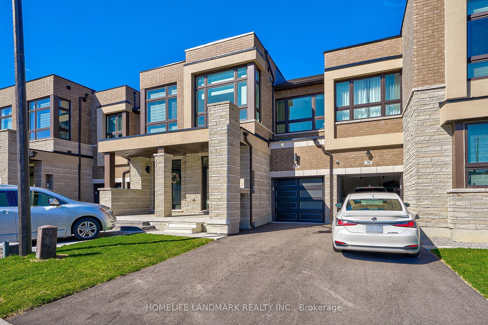 Att/Row/Twnhouse house for sale at 68 Mallery St Richmond Hill Ontario