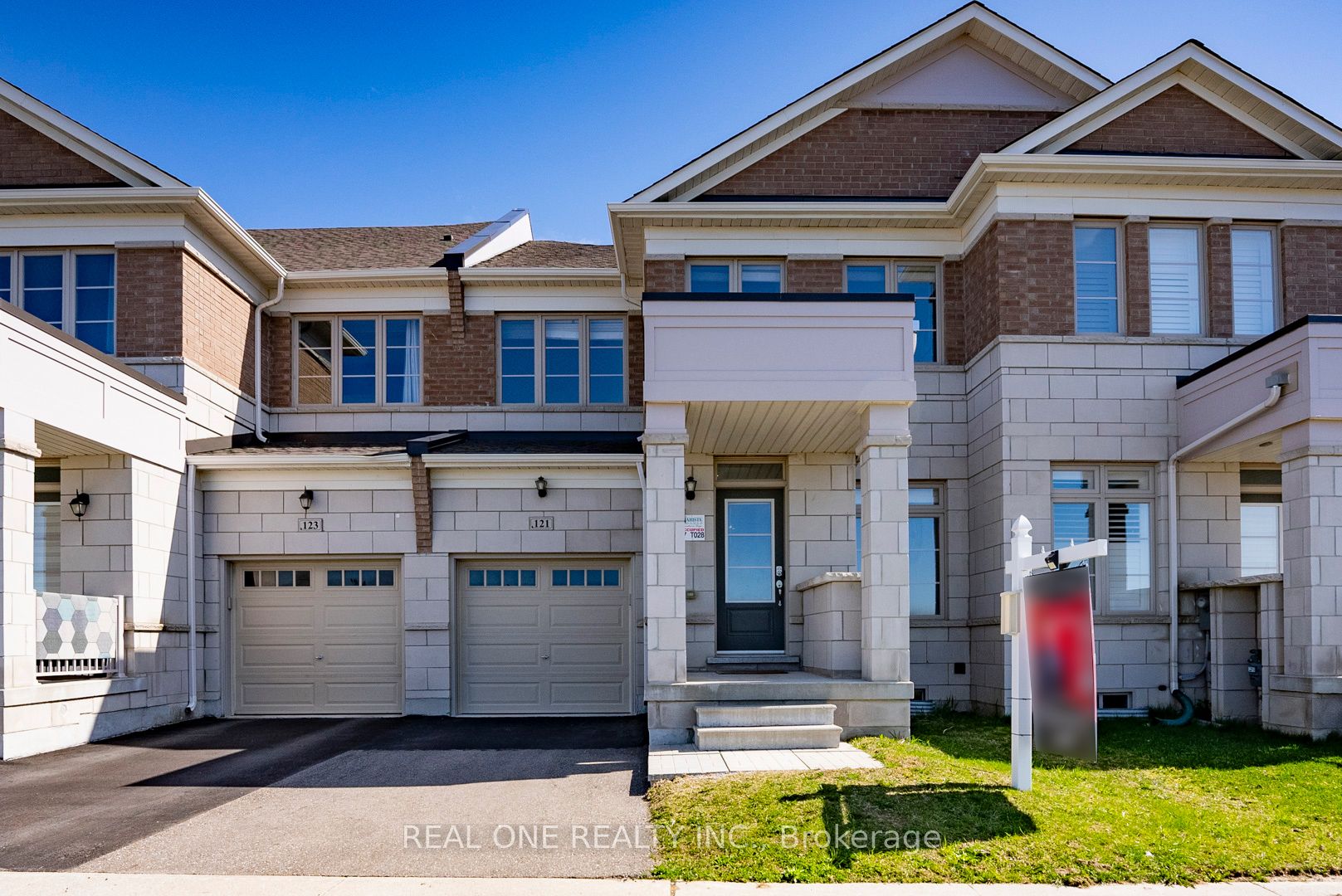 Att/Row/Twnhouse house for sale at 121 Decast Cres Markham Ontario