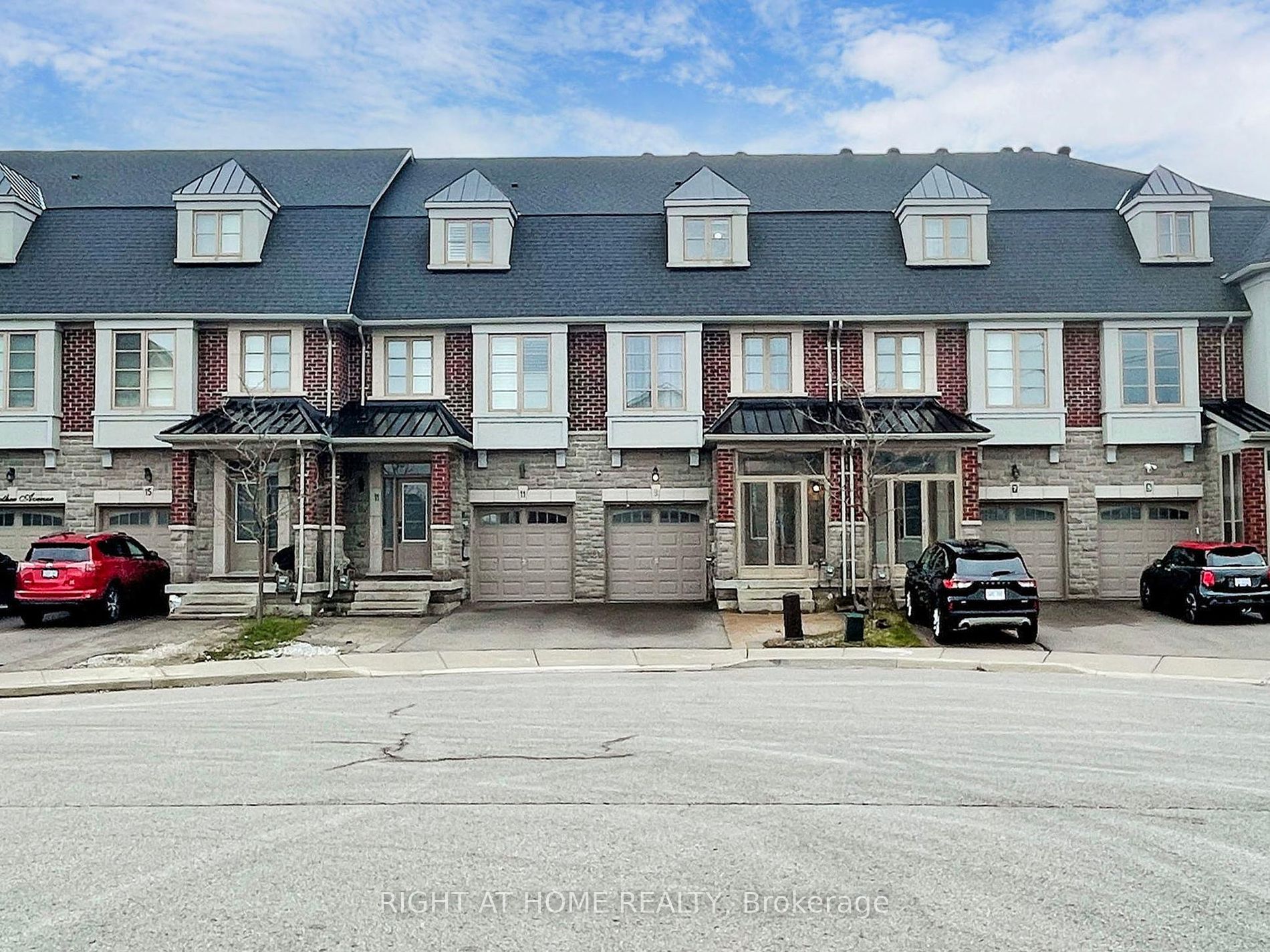 Att/Row/Twnhouse house for sale at 9 Lowther Ave Richmond Hill Ontario