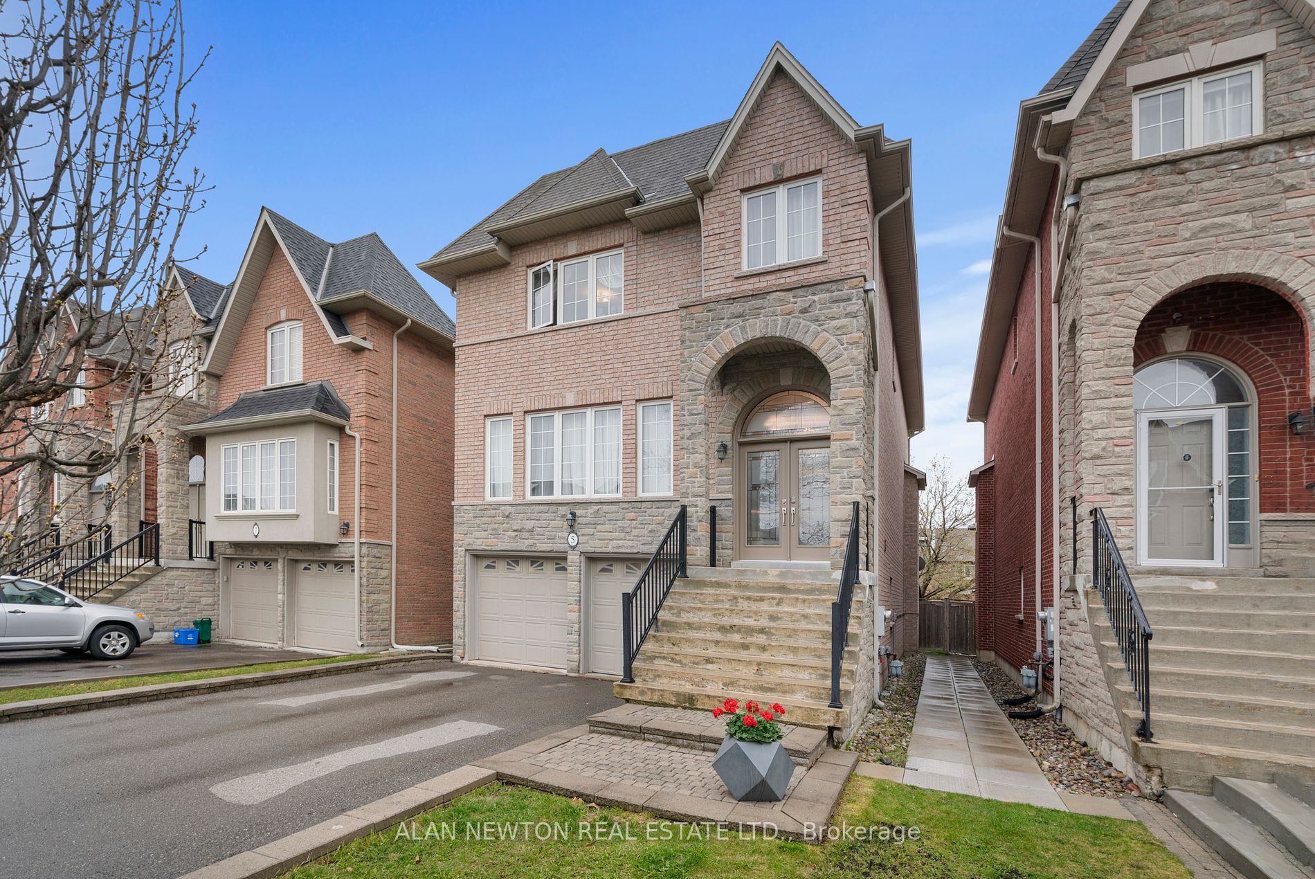 Detached house for sale at 5 Carat Cres Richmond Hill Ontario