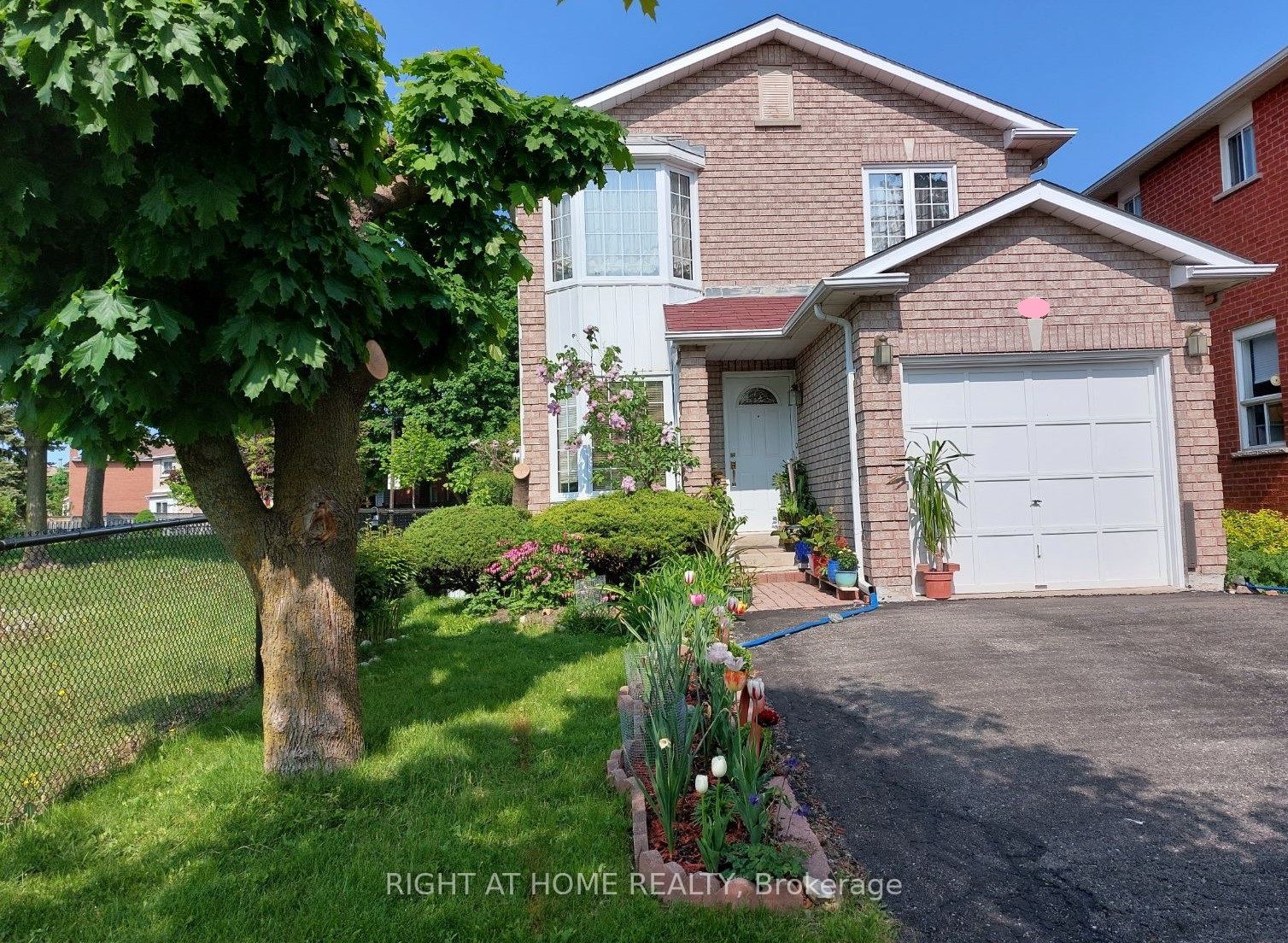 Detached house for sale at 20 Newmill Cres Richmond Hill Ontario