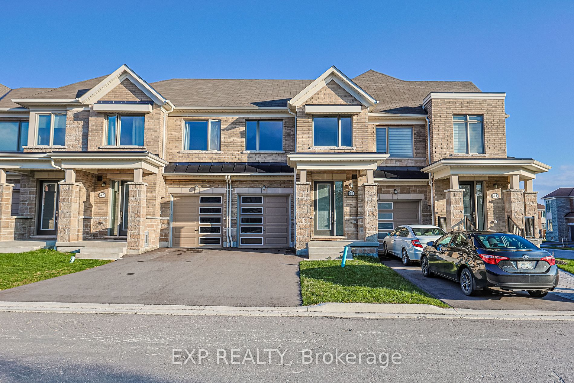 Att/Row/Twnhouse house for sale at 43 Seedling Cres Whitchurch-Stouffville Ontario