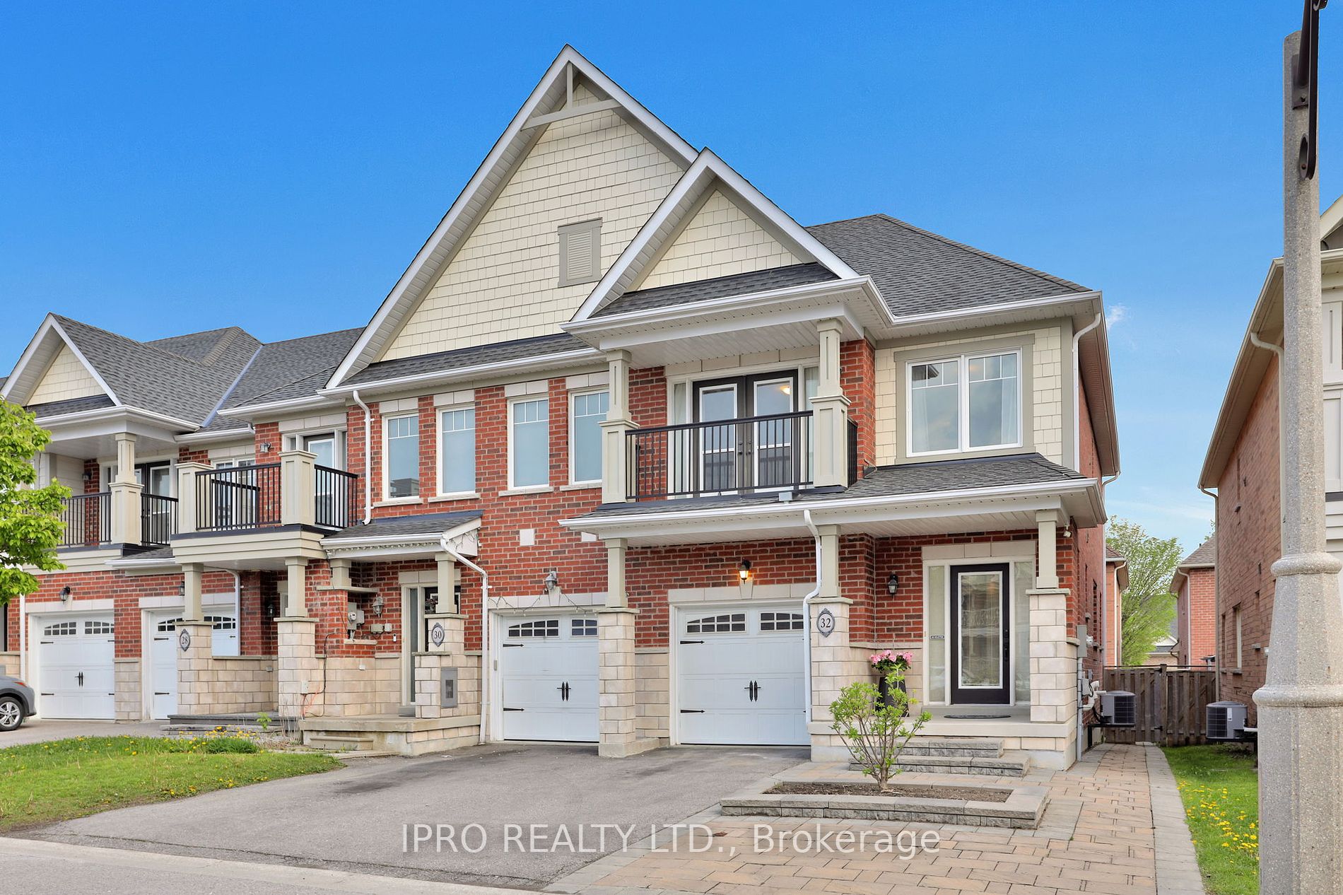 Att/Row/Twnhouse house for sale at 32 Southeast Passage Whitchurch-Stouffville Ontario