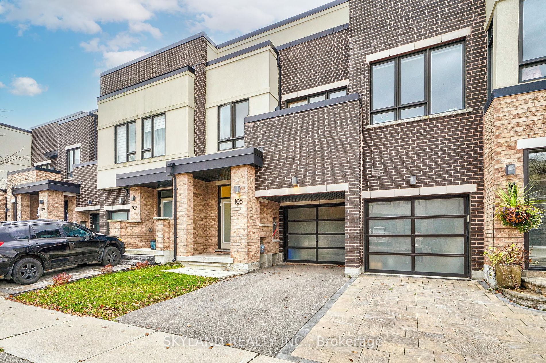 Att/Row/Twnhouse house for sale at 105 Anchusa Dr Richmond Hill Ontario
