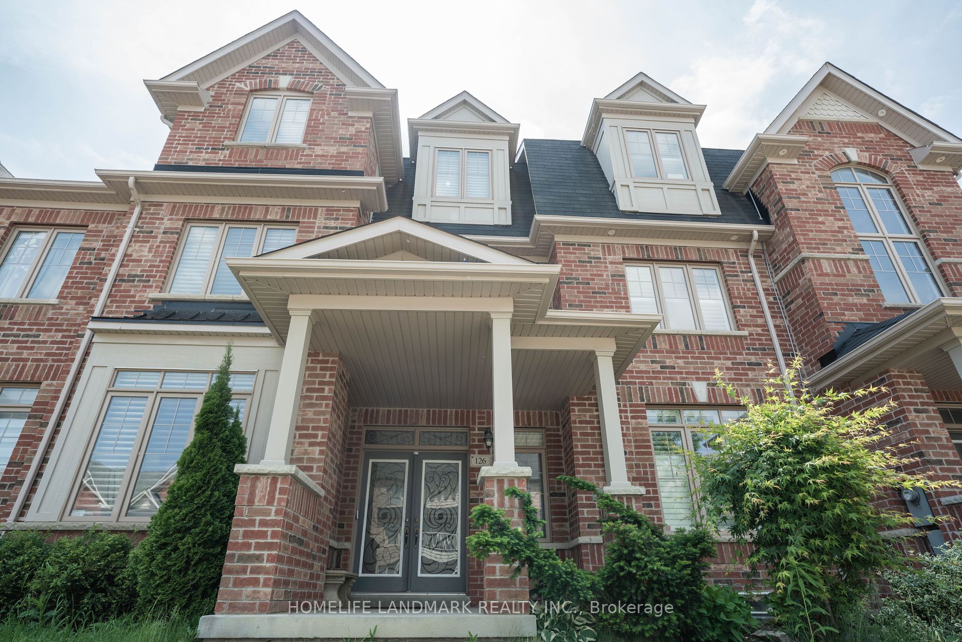 Att/Row/Twnhouse house for sale at 126 Barons St Vaughan Ontario