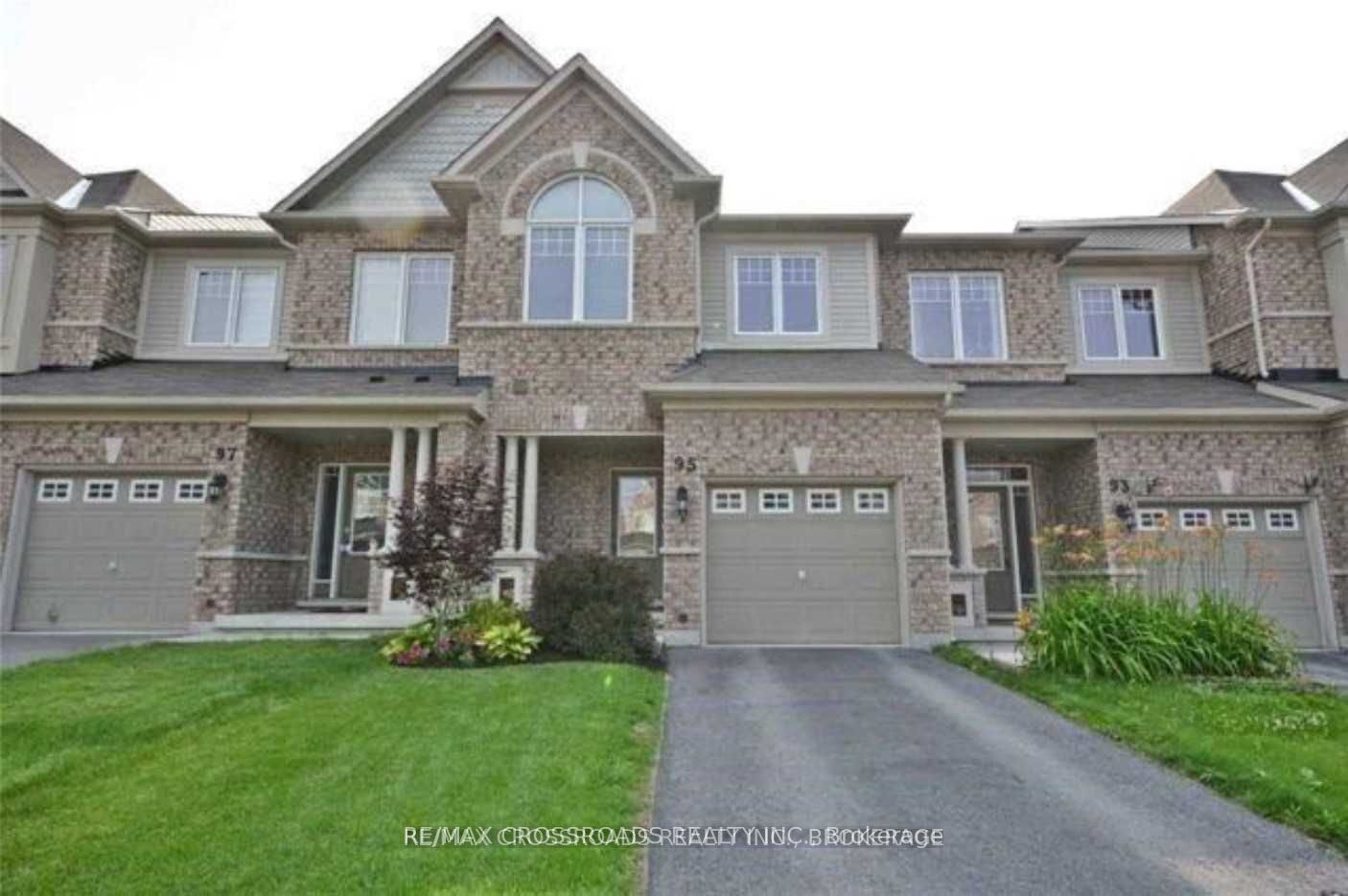 Att/Row/Twnhouse house for sale at 95 Thatcher Cres Newmarket Ontario