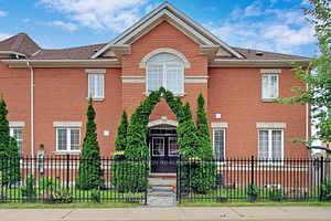 Att/Row/Twnhouse house for sale at 8 Townwood Dr N Richmond Hill Ontario
