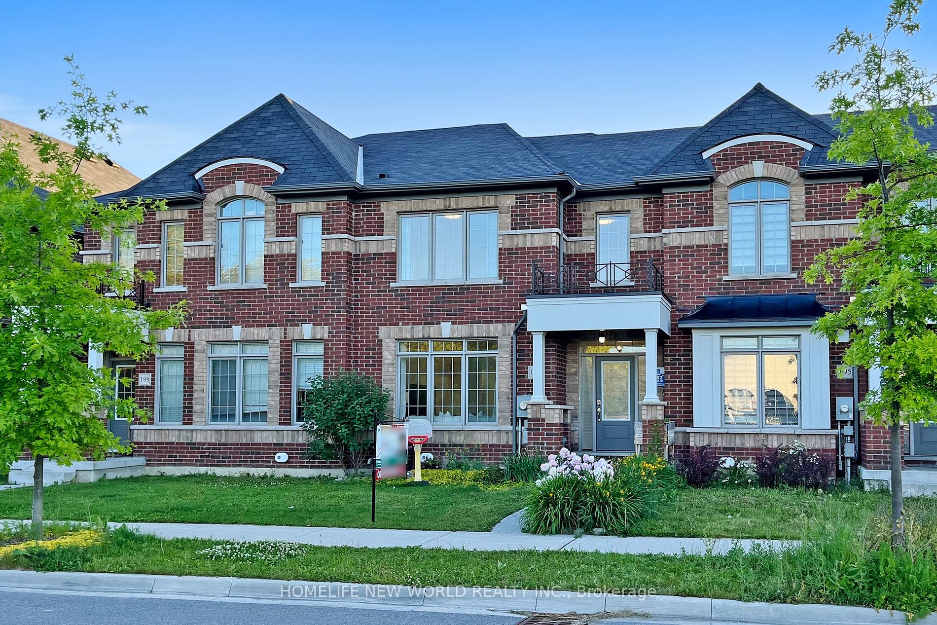 Att/Row/Twnhouse house for sale at 197 Beechborough Cres East Gwillimbury Ontario
