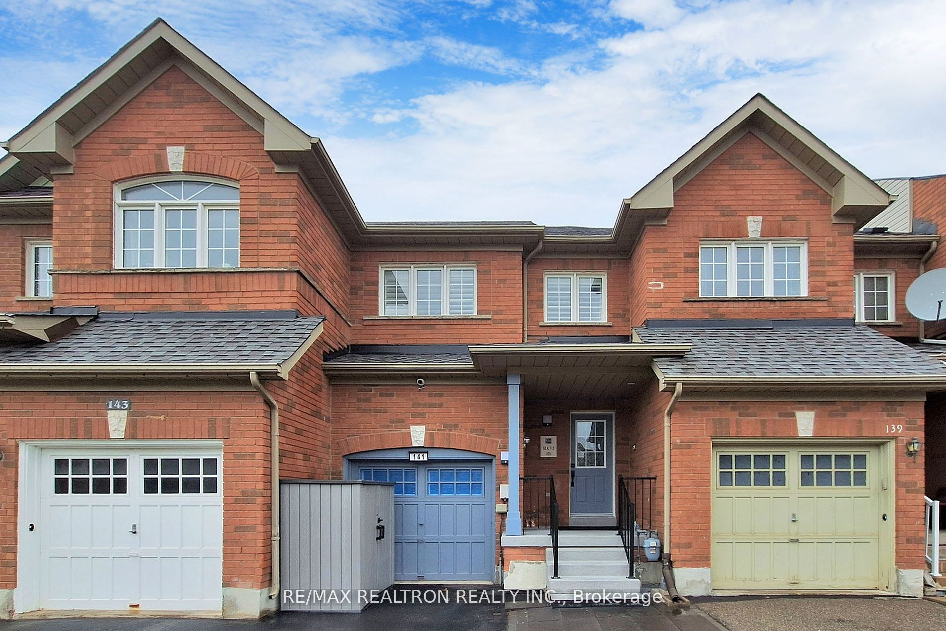 Att/Row/Twnhouse house for sale at 141 Amulet Cres N Richmond Hill Ontario