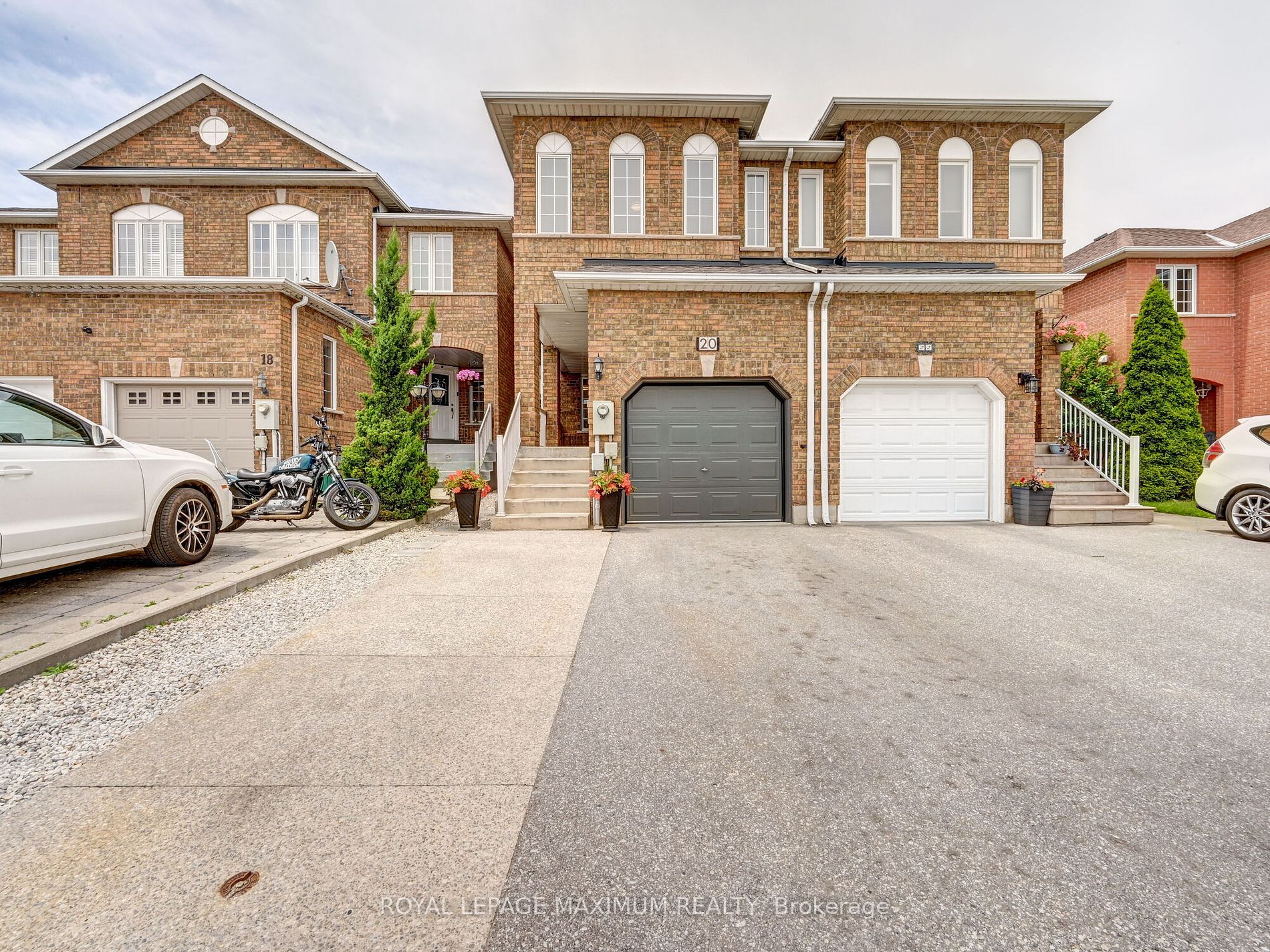 Att/Row/Twnhouse house for sale at 20 Piazza Cres Vaughan Ontario