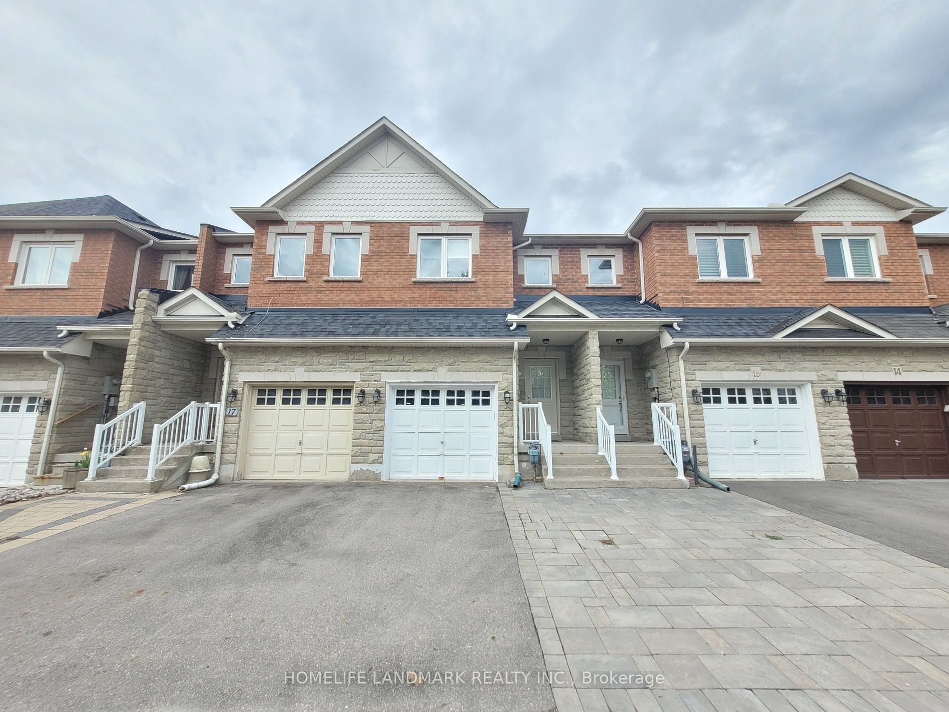 Att/Row/Twnhouse house for sale at 56 North Lake Rd Richmond Hill Ontario