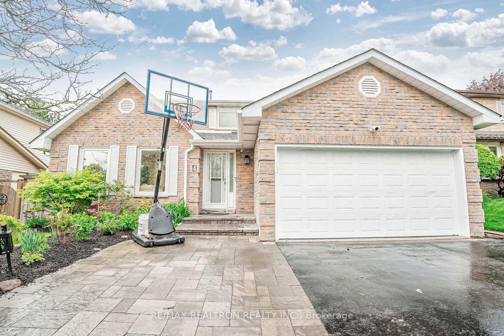 Detached house for sale at 4 Manning Cres Newmarket Ontario
