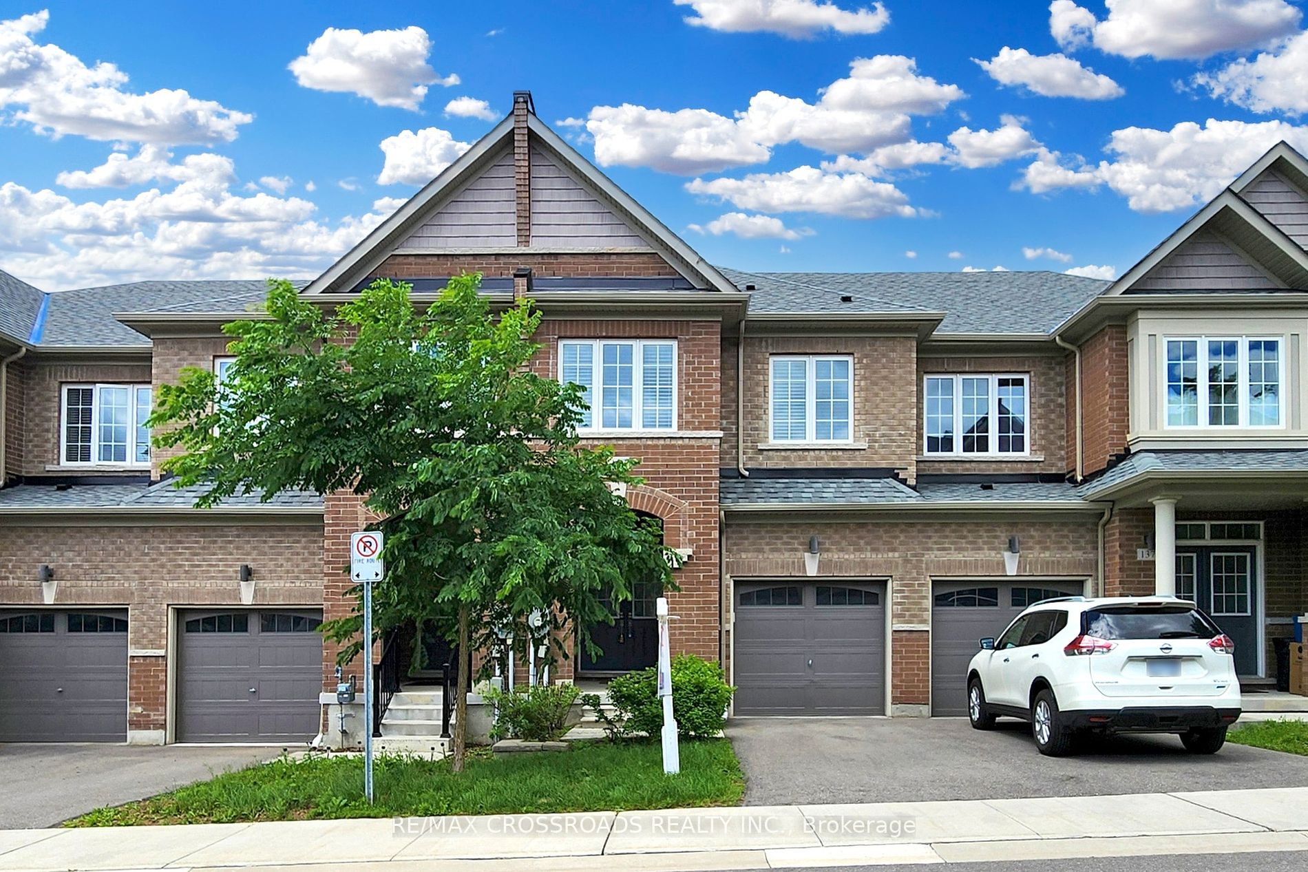 Att/Row/Twnhouse house for sale at 135 Knott End Cres Newmarket Ontario
