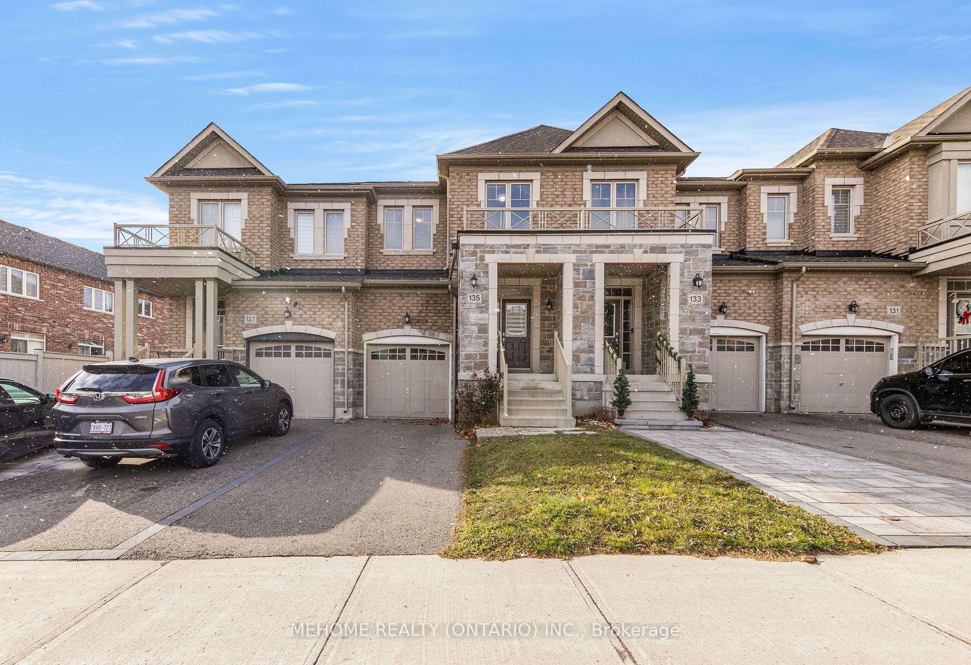 Att/Row/Twnhouse house for sale at 135 Fortis Cres Bradford West Gwillimbury Ontario