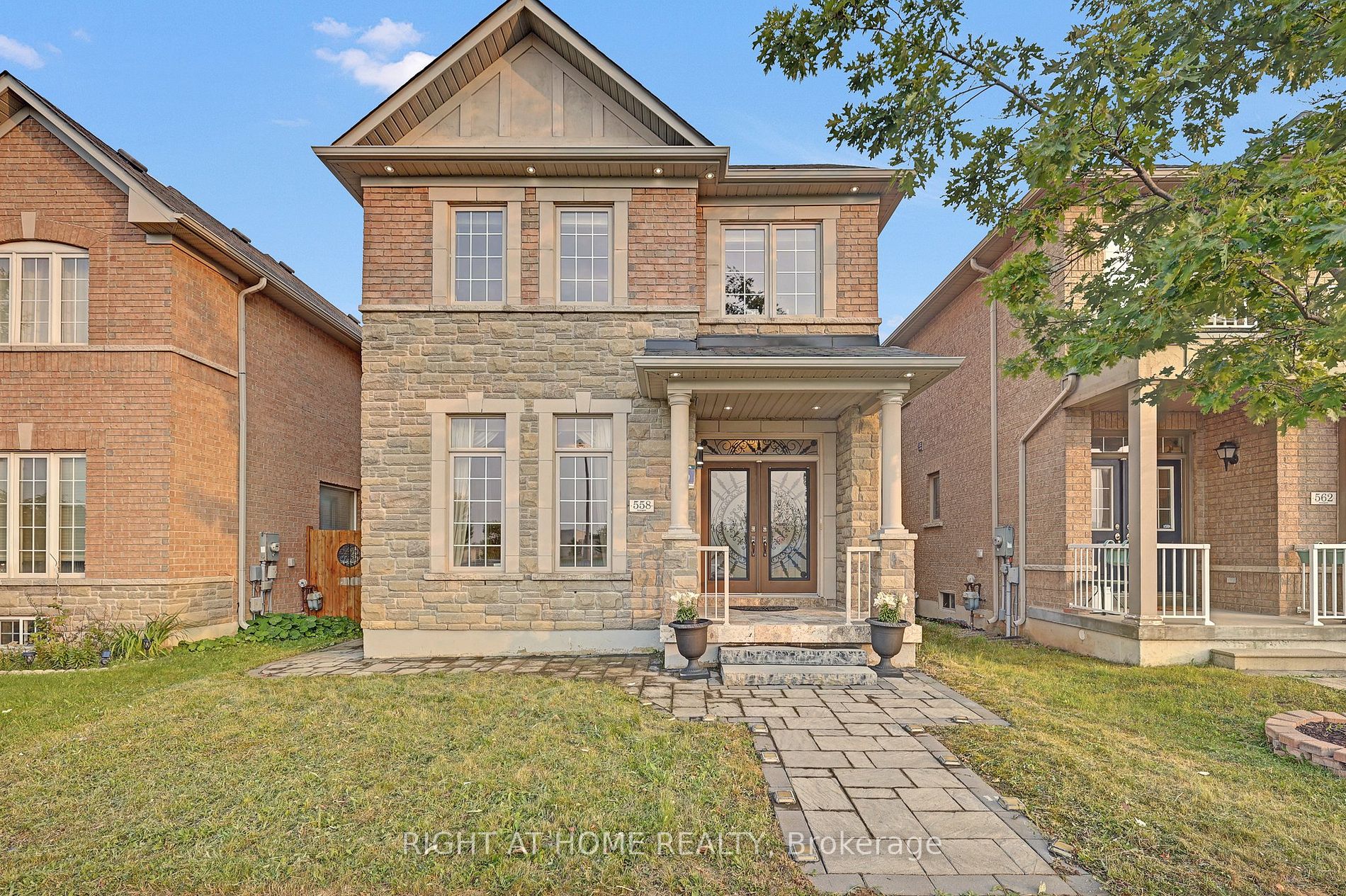 Detached house for sale at 558 HOOVER PARK Dr Whitchurch-Stouffville Ontario