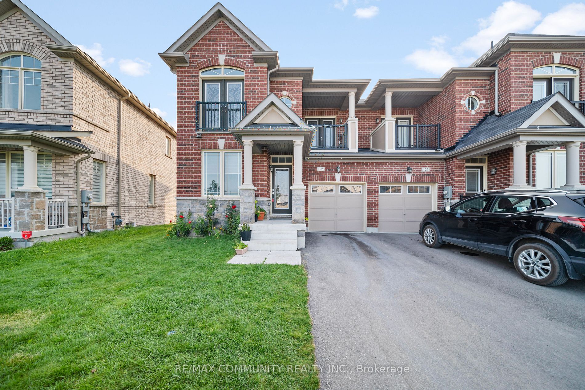 Att/Row/Twnhouse house for sale at 125 Jim Mortson Dr East Gwillimbury Ontario