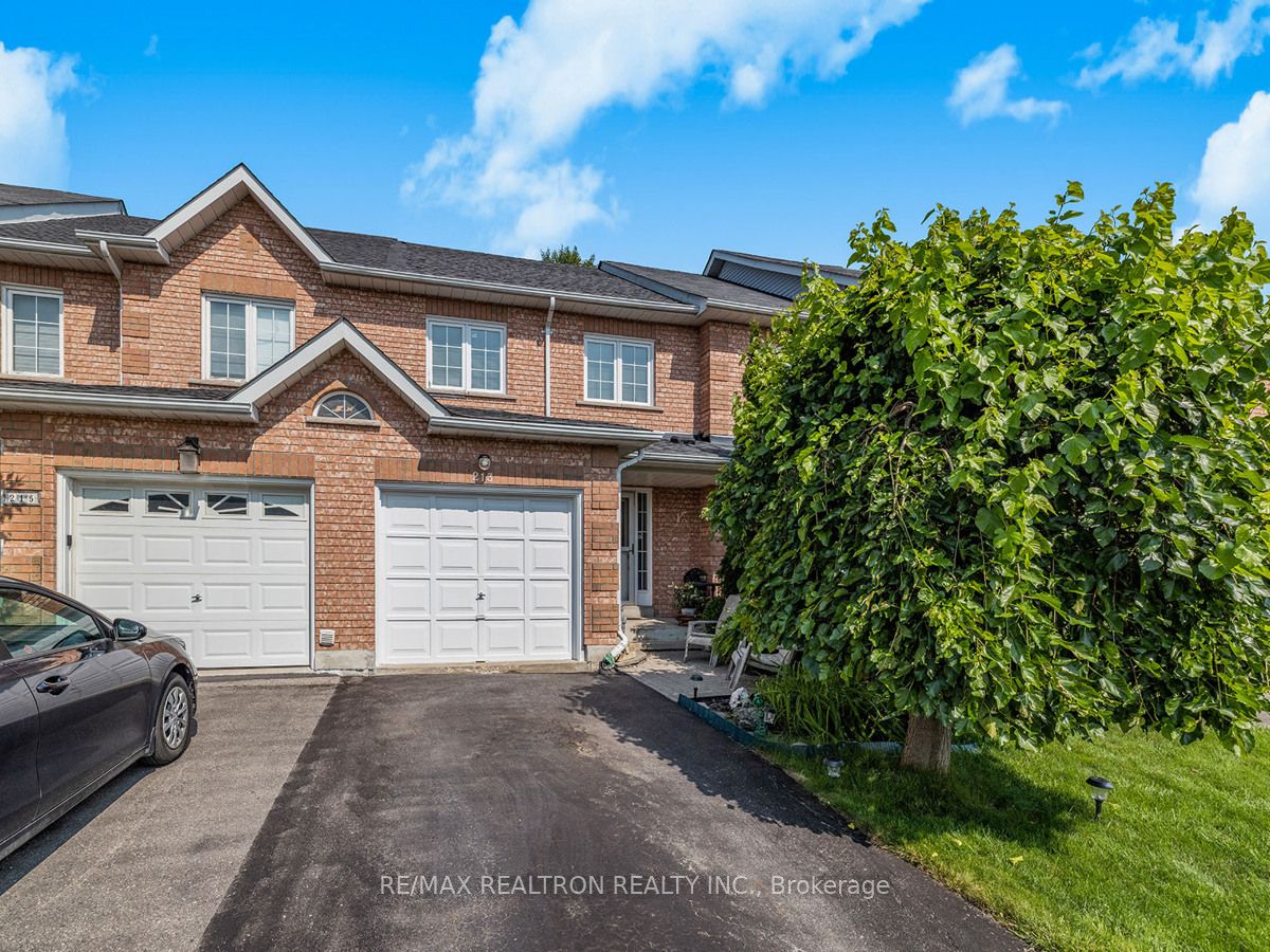 Att/Row/Twnhouse house for sale at 213 Park Dr Whitchurch-Stouffville Ontario