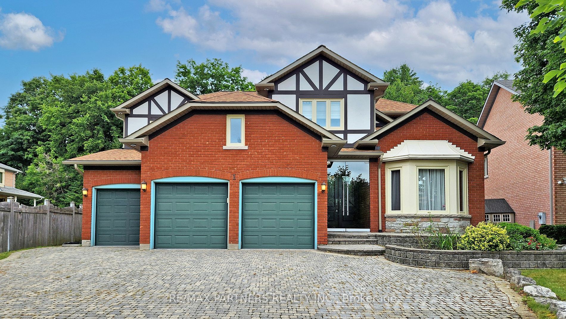 Detached house for sale at 1 Fernwood Crt Richmond Hill Ontario