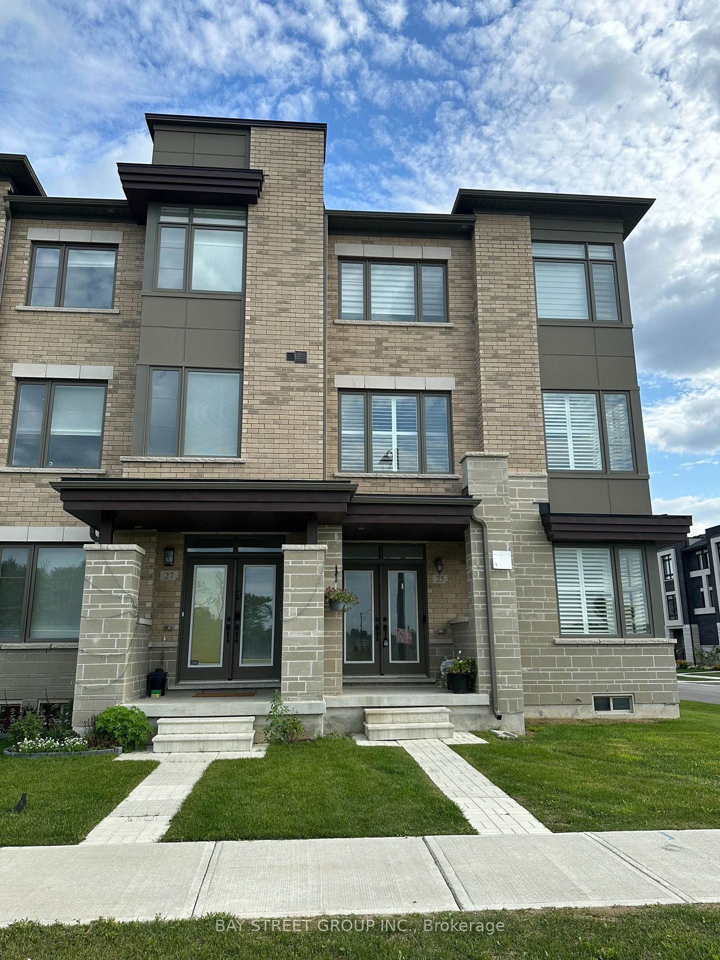 Att/Row/Twnhouse house for sale at 25 McCague Ave N Richmond Hill Ontario