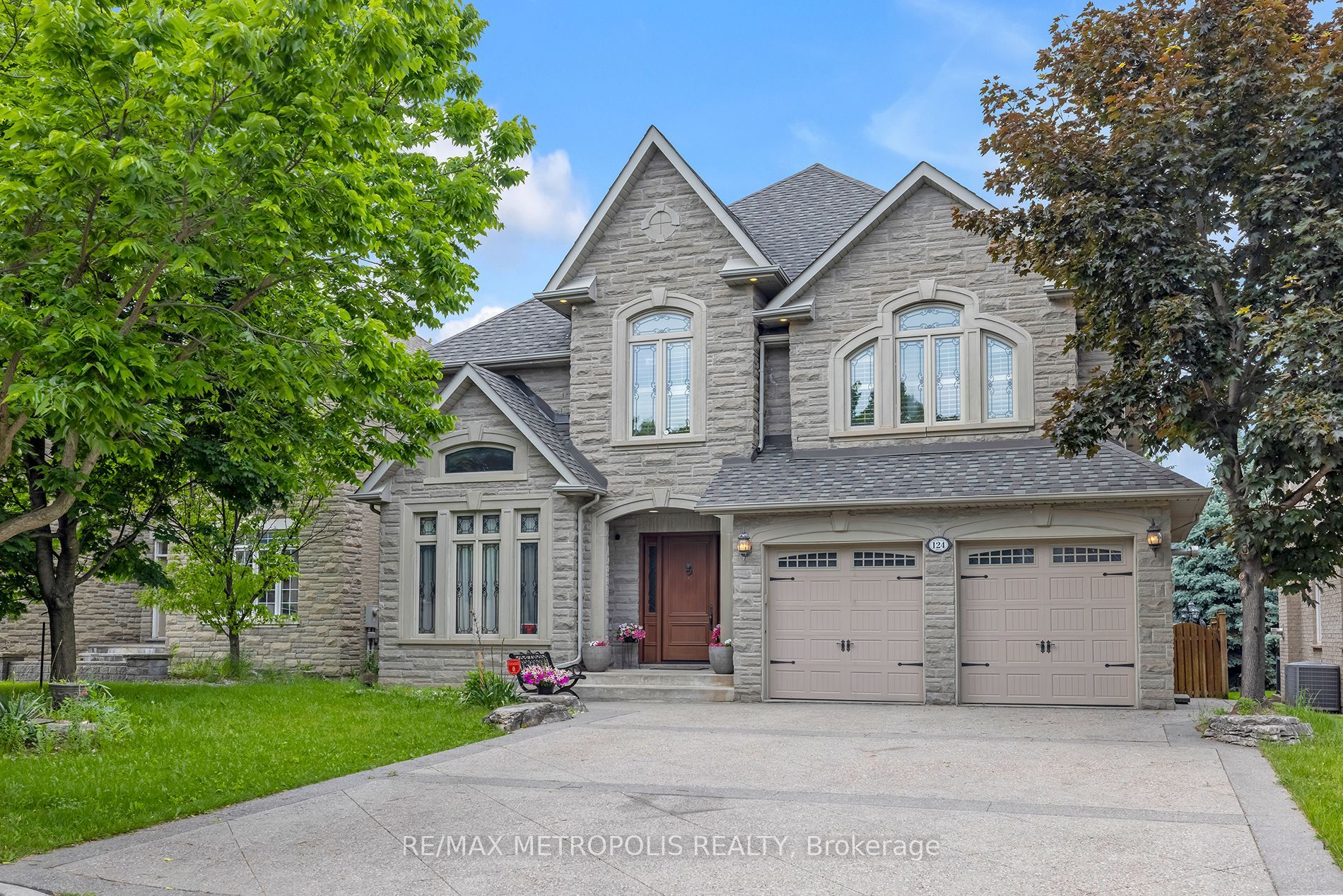 Detached house for sale at 124 Pathlane Rd Richmond Hill Ontario